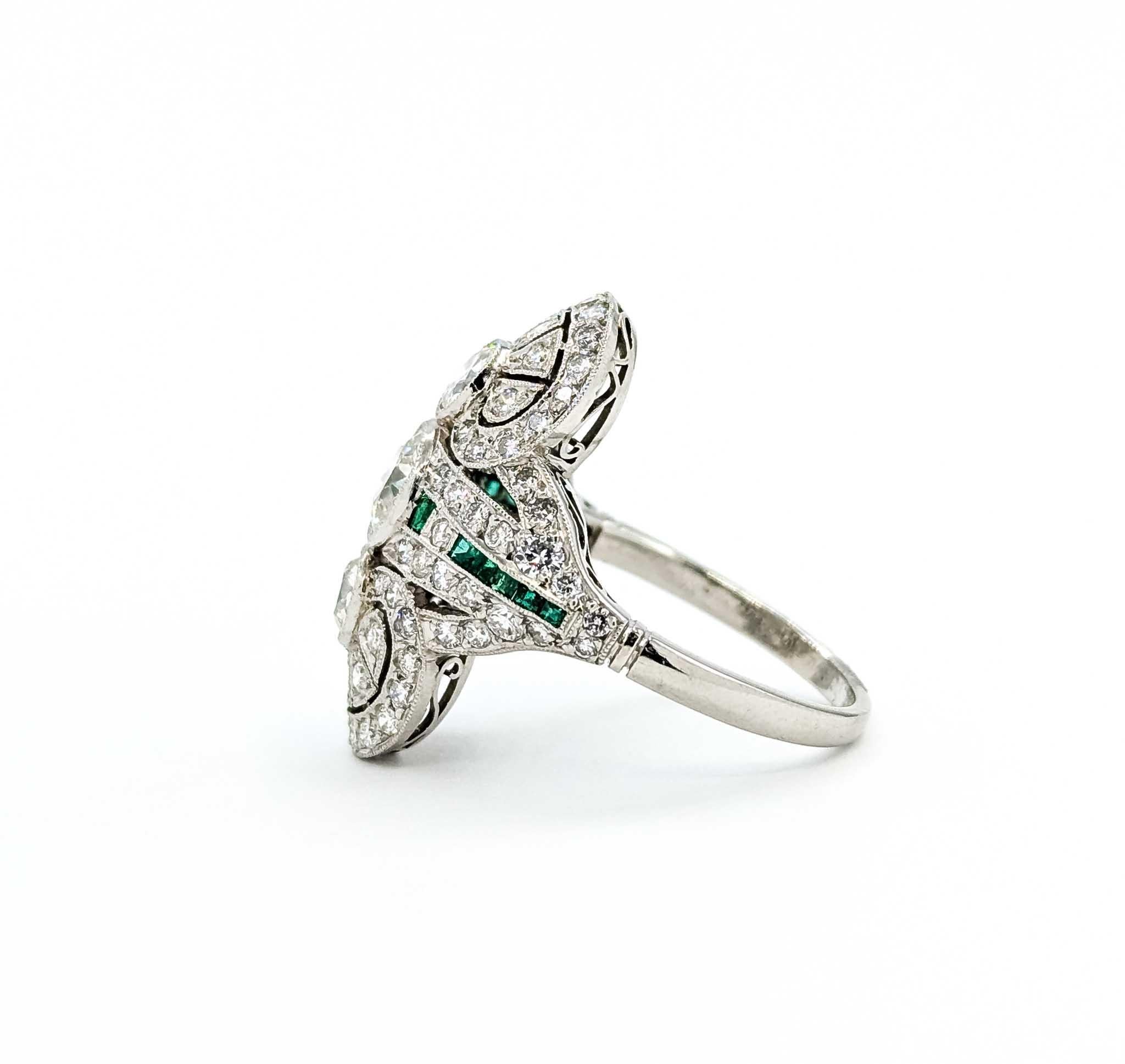Exquisite Vintage Diamond and Emerald Cocktail Shield Ring in 900pt Gold For Sale 2