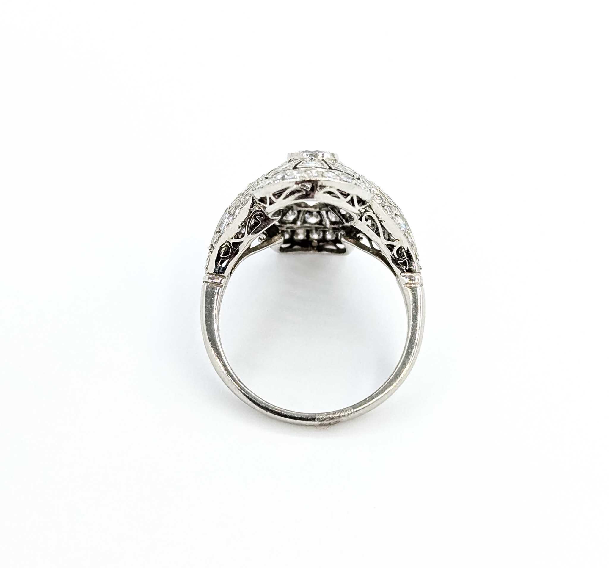 Exquisite Vintage Diamond and Emerald Cocktail Shield Ring in 900pt Gold For Sale 3