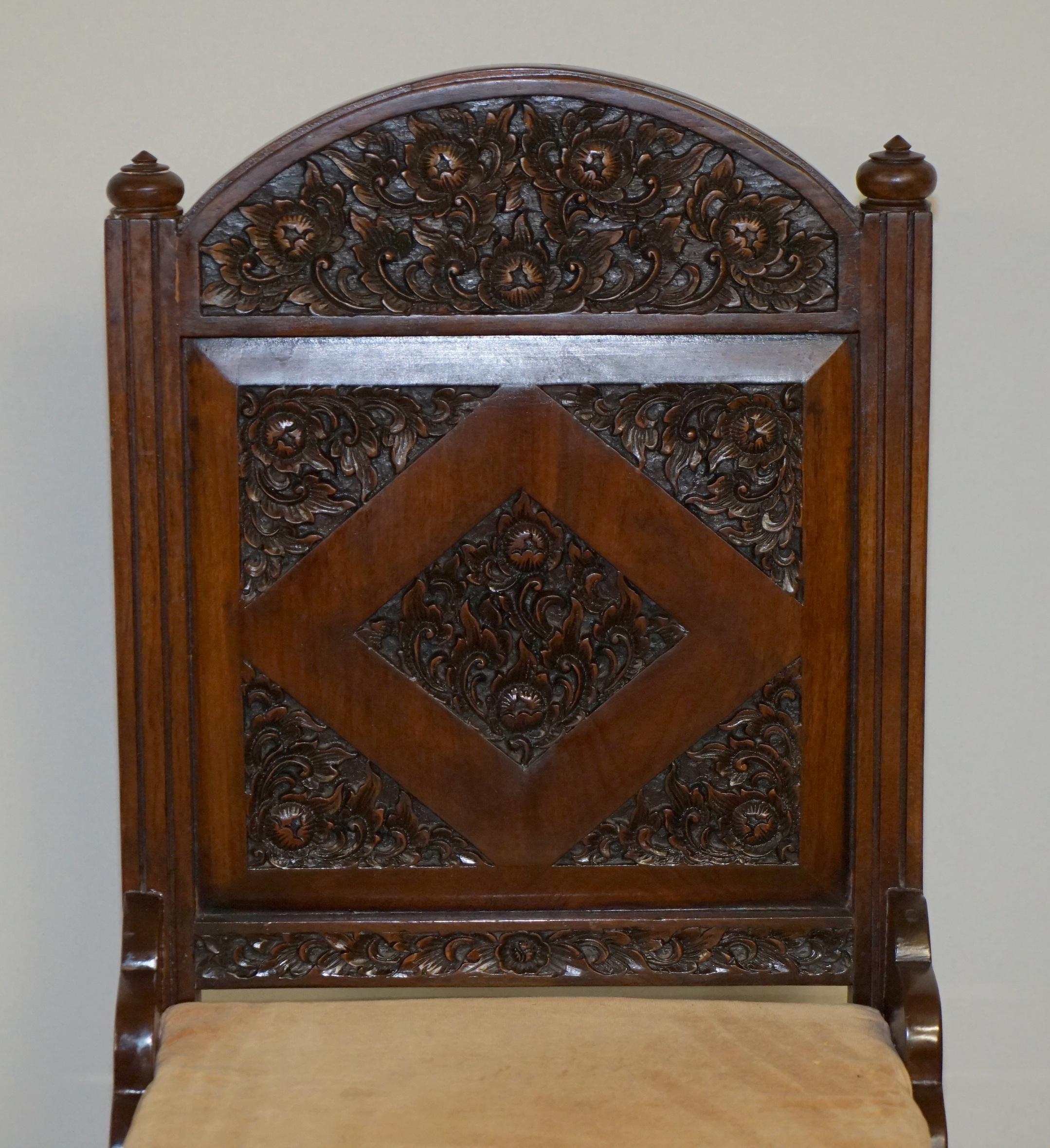 Indian EXQUISITE VINTAGE HAND CARVED HARDWOOD ANGLO INDIAN SET OF EIGHT DINING CHAIRs
