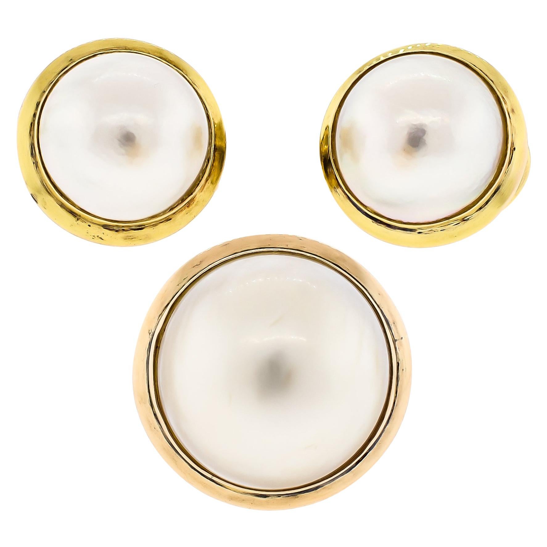 Exquisite Vintage Large Mabé Pearl and Earring Suite, 14 Karat Yellow Gold For Sale