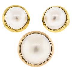 Exquisite Vintage Large Mabé Pearl and Earring Suite, 14 Karat Yellow Gold