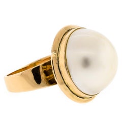 Exquisite Vintage Large Mabé Pearl and Earring Suite, 14 Karat Yellow Gold
