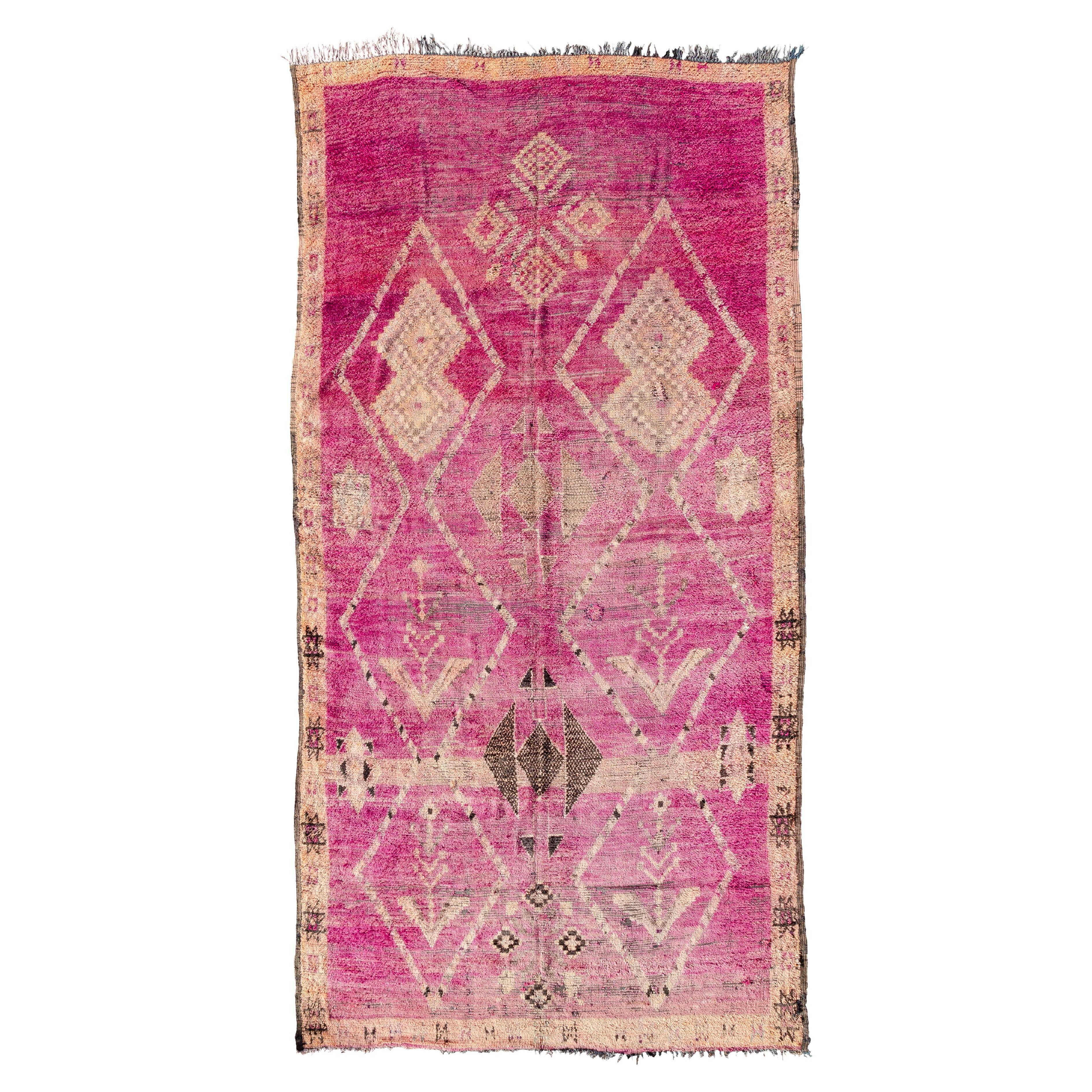 Exquis tapis marocain vintage Ouled bou Sbaa curated by Breuckelen Berber en vente