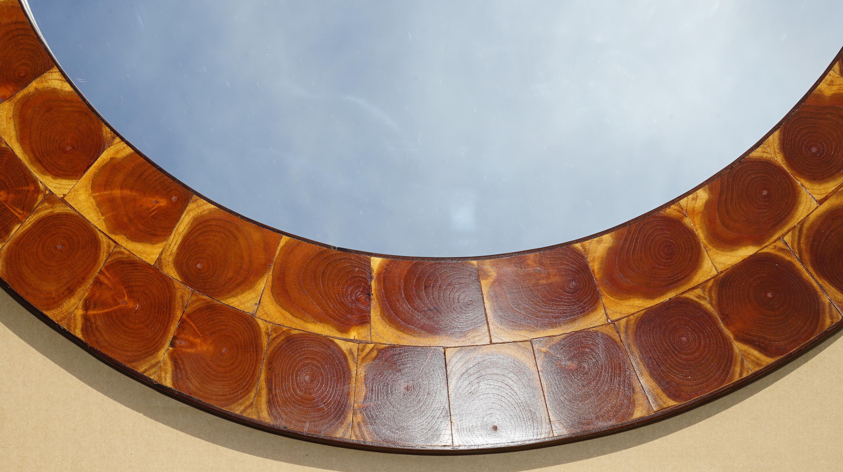 Casa Reale Antiquariato

Royal House Antiques è lieta di offrire in vendita questo sublime specchio da parete in legno di Oyster / Laburnum d'epoca con splendide venature del legno. 

Tieni presente che le spese di spedizione indicate sono solo