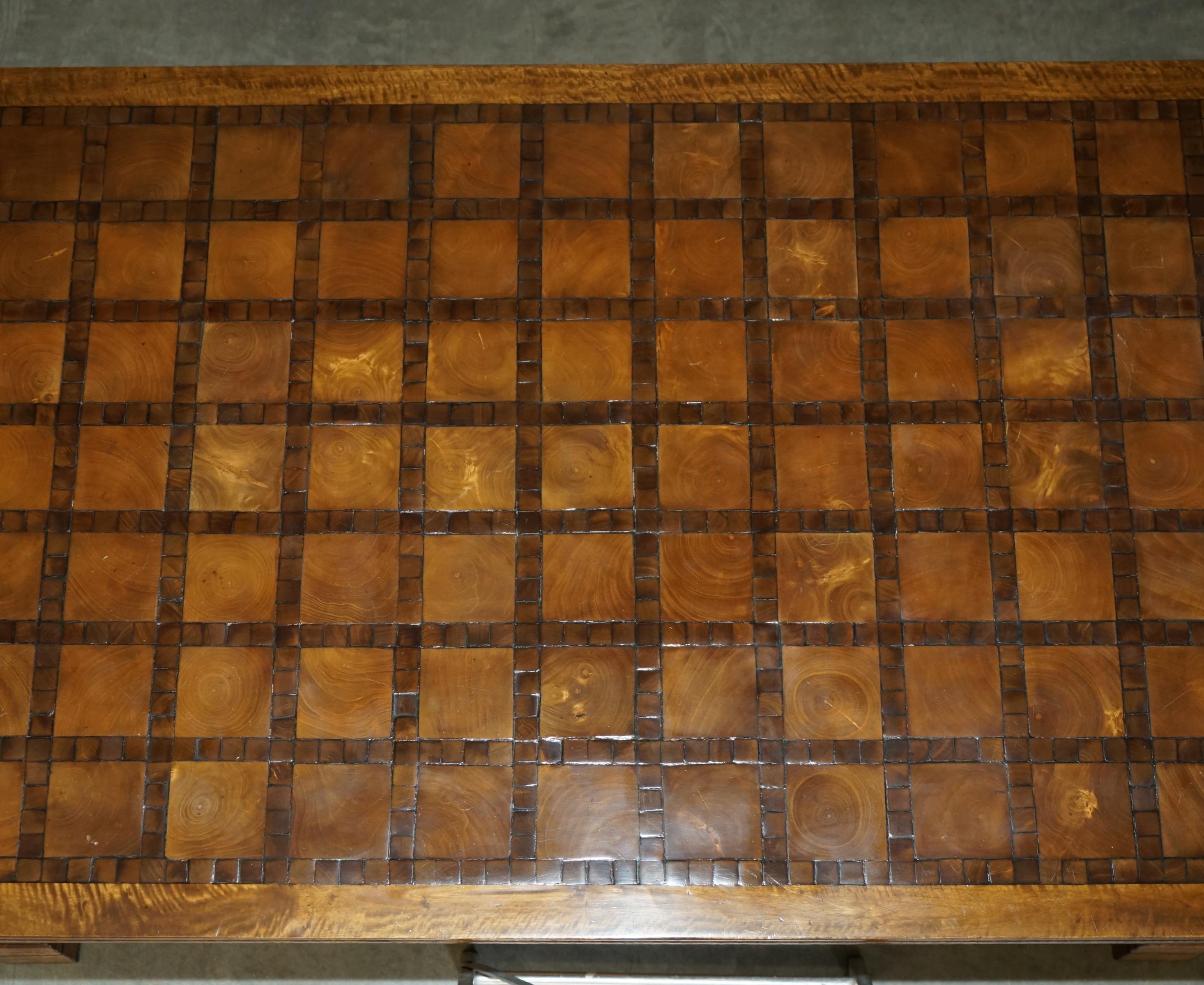 EXQUISITE ViNTAGE OYSTER VENEER & PARQUETRY INLAID REFECTORY DINING TABLE For Sale 6