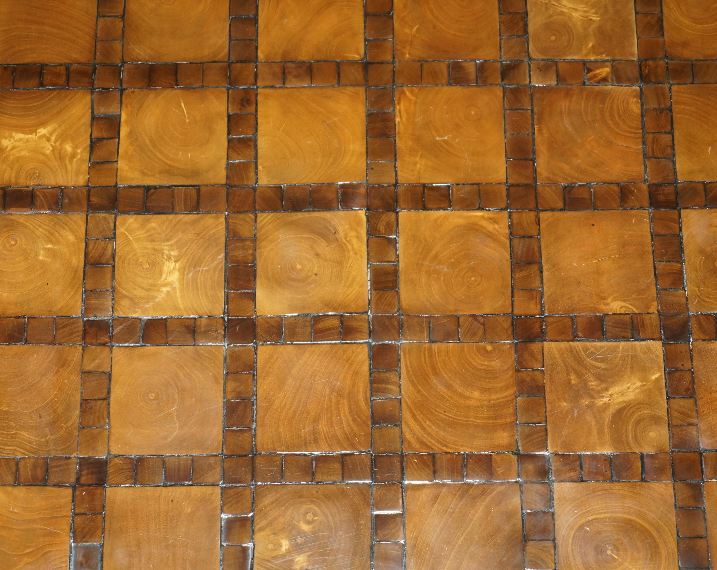 Tavolo da pranzo da salotto di lusso in velluto d'ostrica e parquet intarsiato. in vendita 7