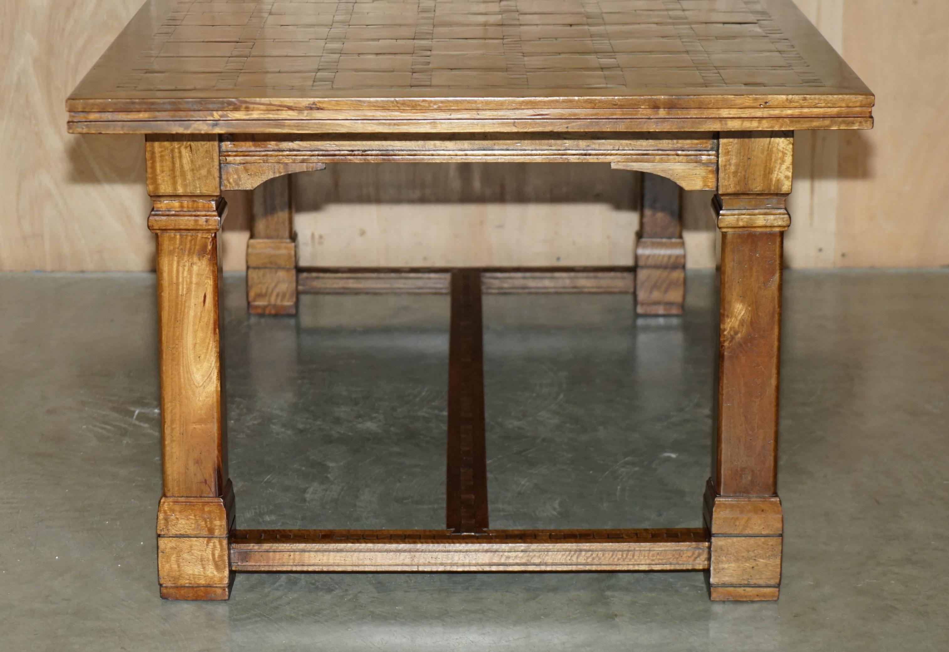 EXQUISITE ViNTAGE OYSTER VENEER & PARQUETRY INLAID REFECTORY DINING TABLE For Sale 10