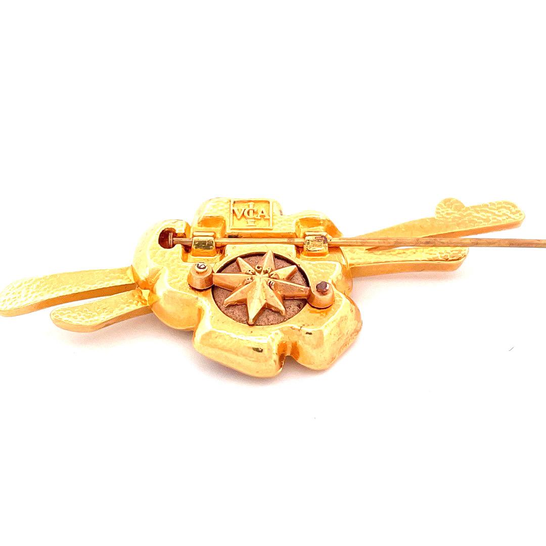 Exquisite Vintage Van Cleef & Arpels Vermeil Metal Pin Brooch In Excellent Condition For Sale In New York, NY