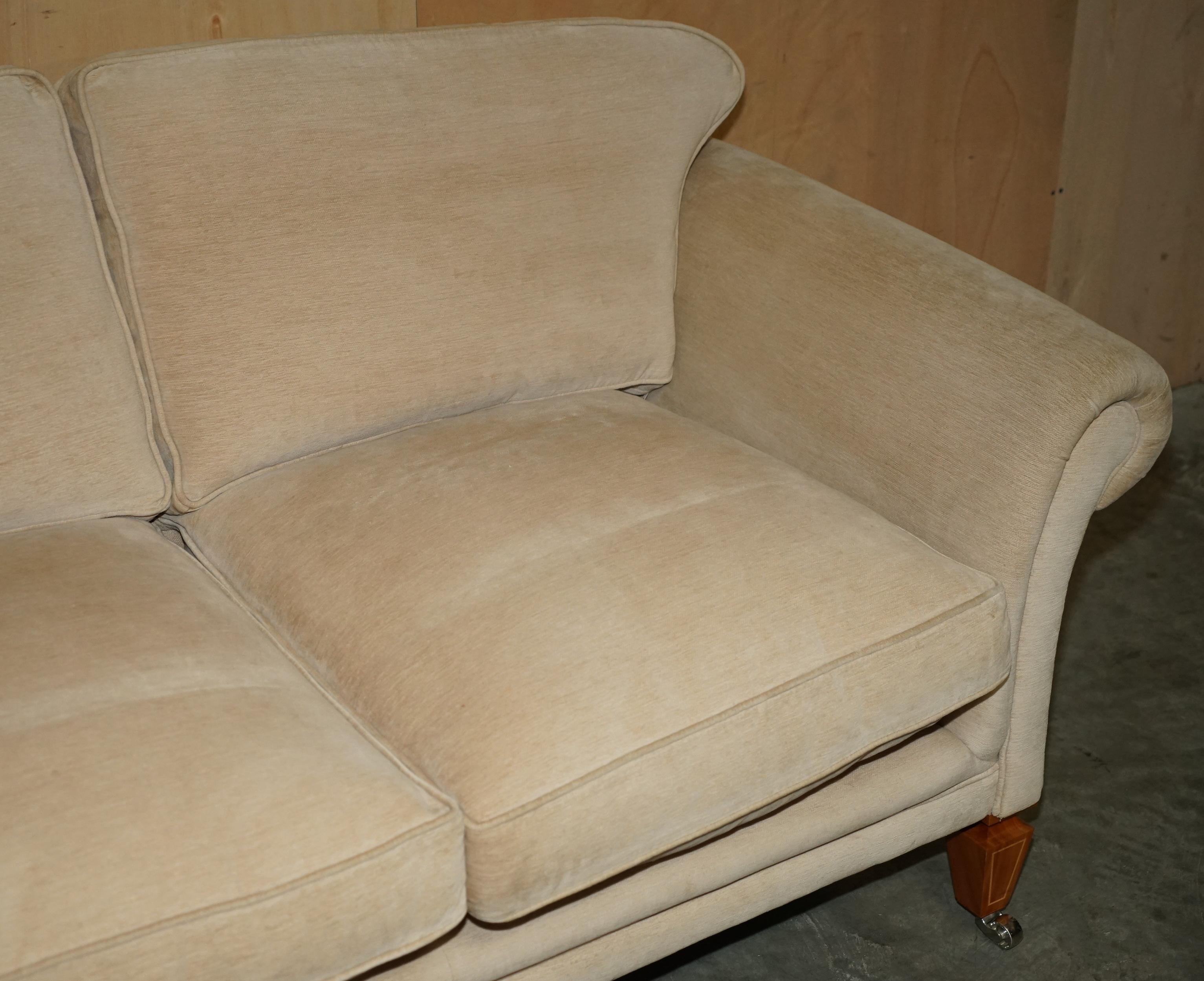 EXQUISITE VISCOUNT DAVID LINLEY TWO SEAT SOFA WiTH STAMPED CASTORS For Sale 3