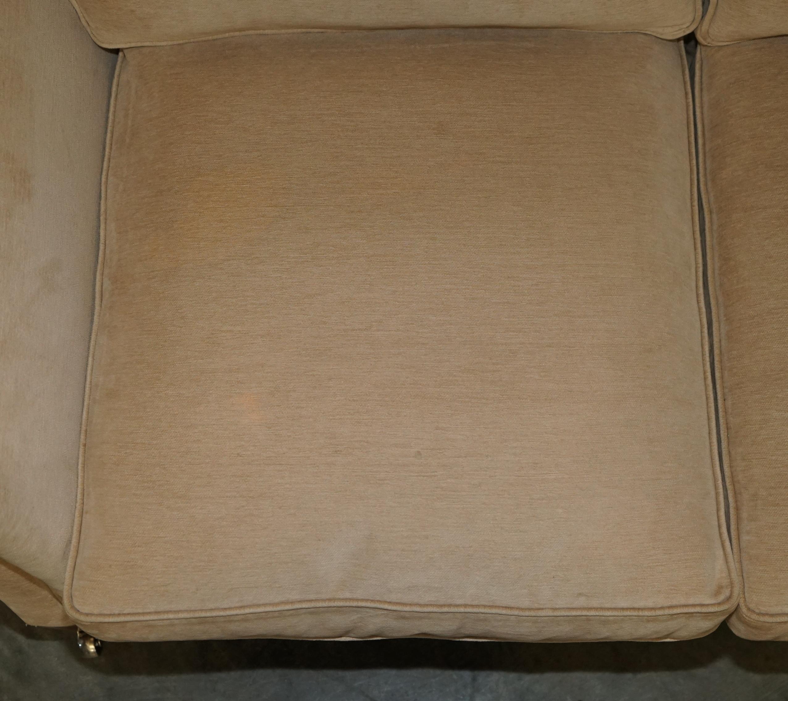 EXQUISITE VISCOUNT DAVID LINLEY TWO SEAT SOFA WiTH STAMPED CASTORS For Sale 1