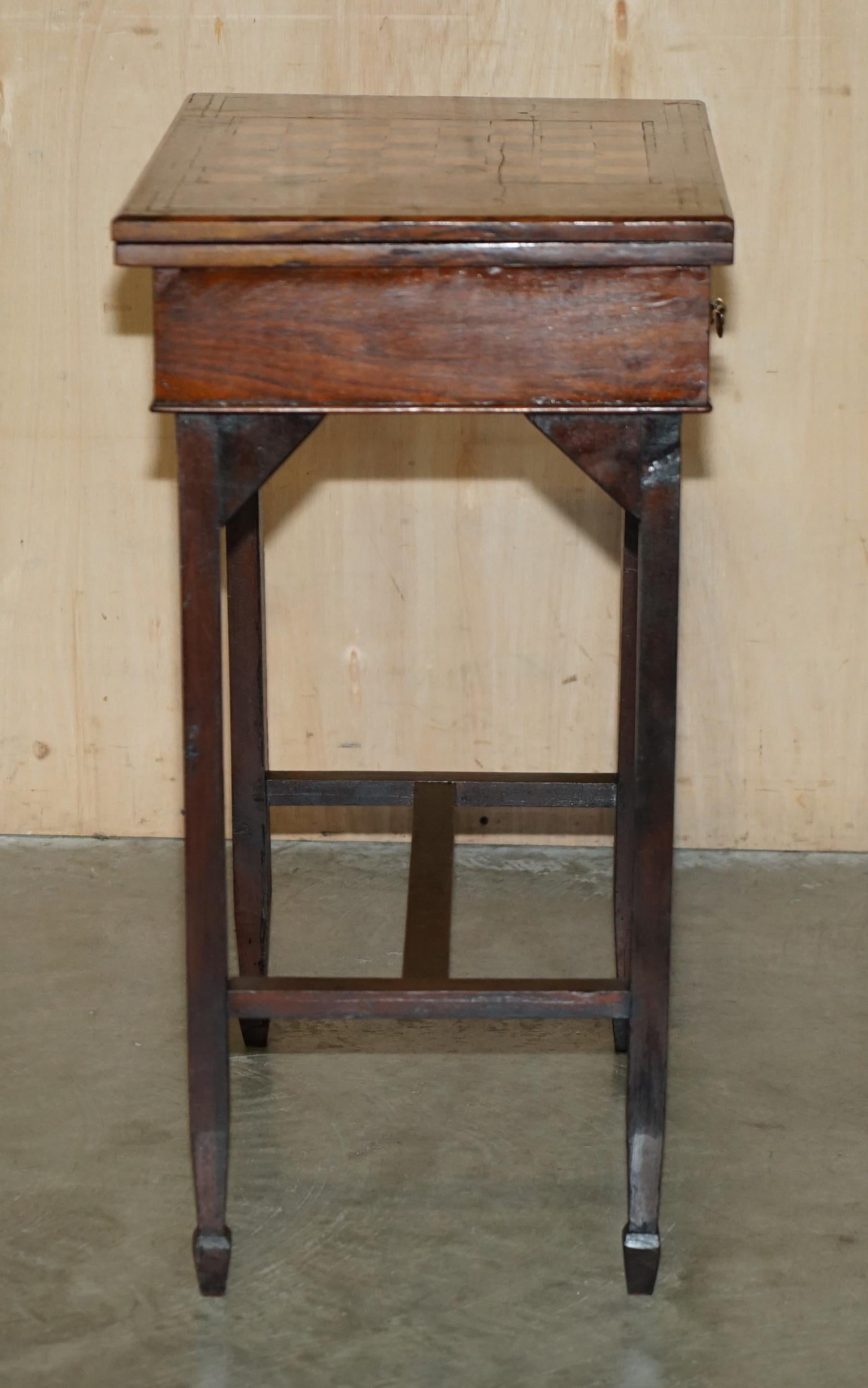 EXQUISITE WALNUT SATINWOOD & HARDWOOD ANTIQUE ViCTORIAN CHESSBOARD GAMES TABLE For Sale 1