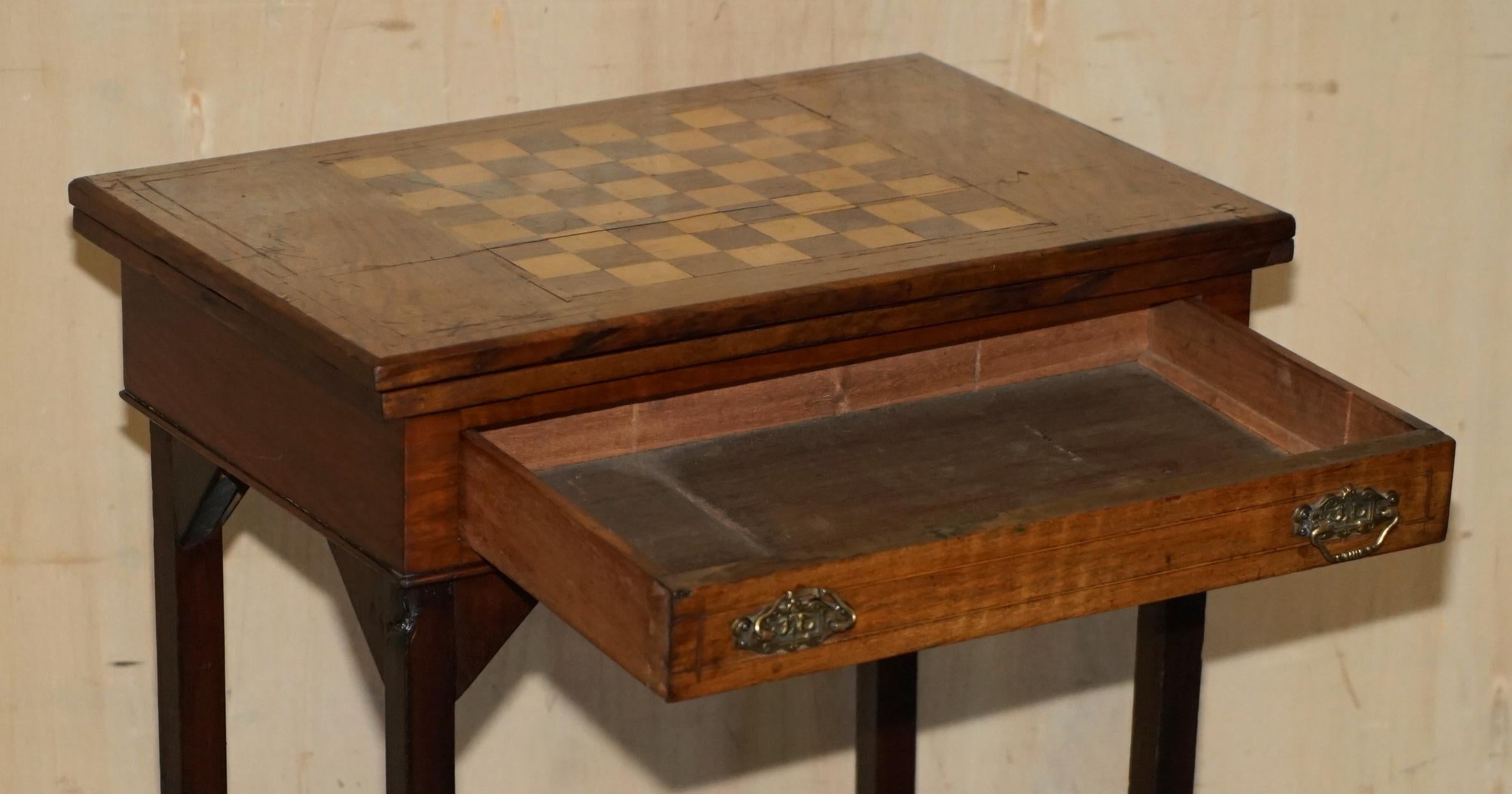 EXQUISITE WALNUT SATINWOOD & HARDWOOD ANTIQUE ViCTORIAN CHESSBOARD GAMES TABLE For Sale 6