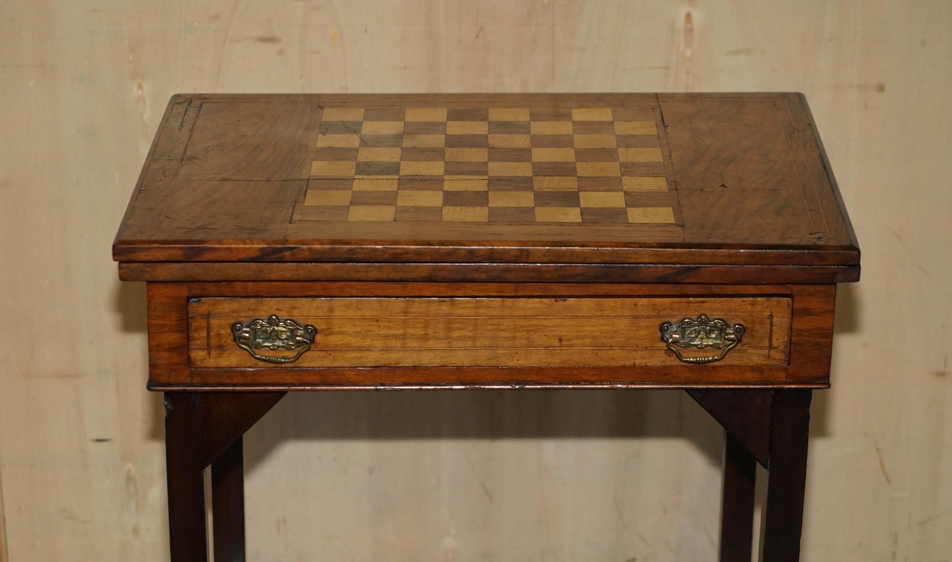 High Victorian EXQUISITE WALNUT SATINWOOD & HARDWOOD ANTIQUE ViCTORIAN CHESSBOARD GAMES TABLE For Sale