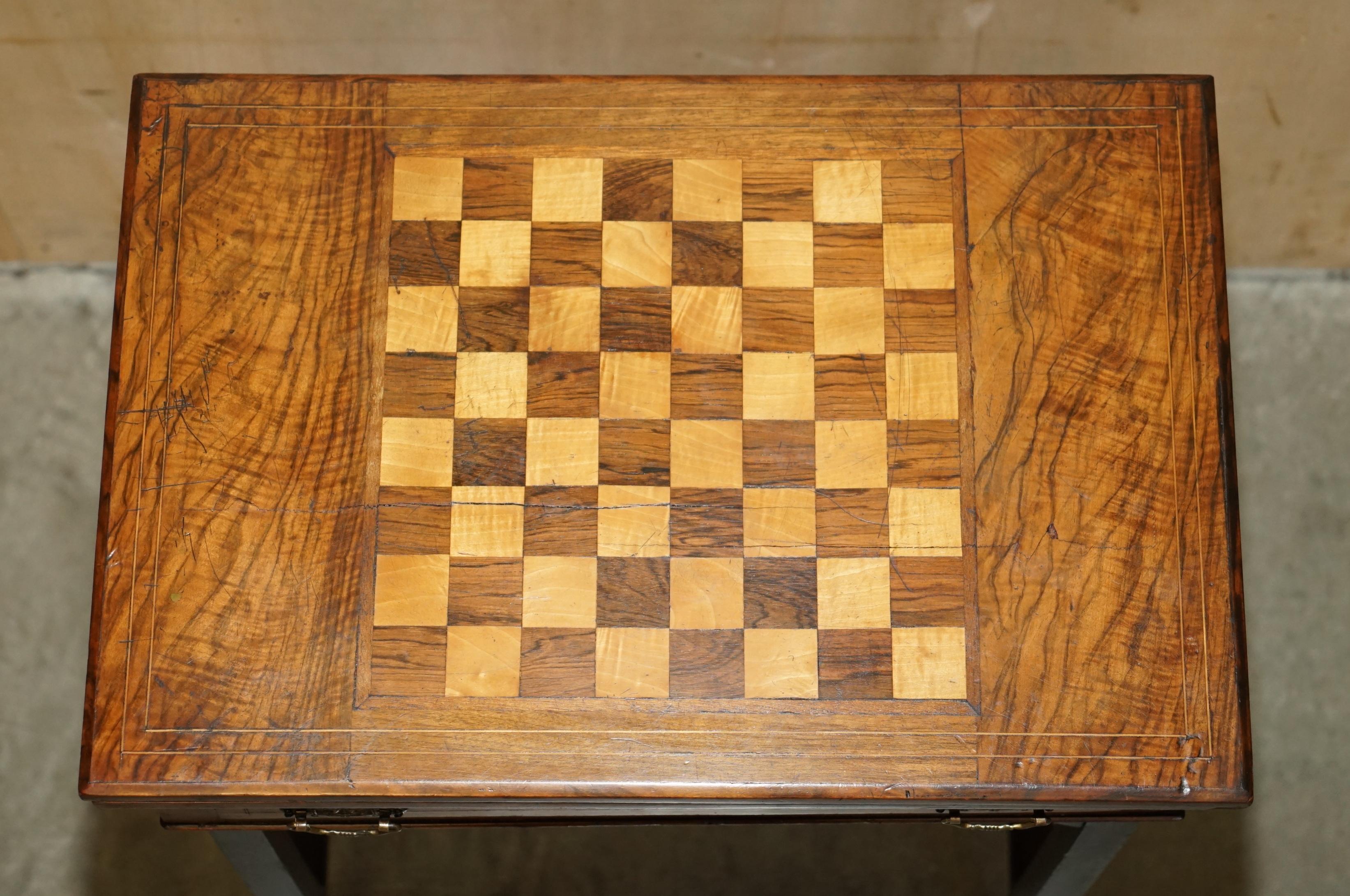 Hand-Crafted EXQUISITE WALNUT SATINWOOD & HARDWOOD ANTIQUE ViCTORIAN CHESSBOARD GAMES TABLE For Sale