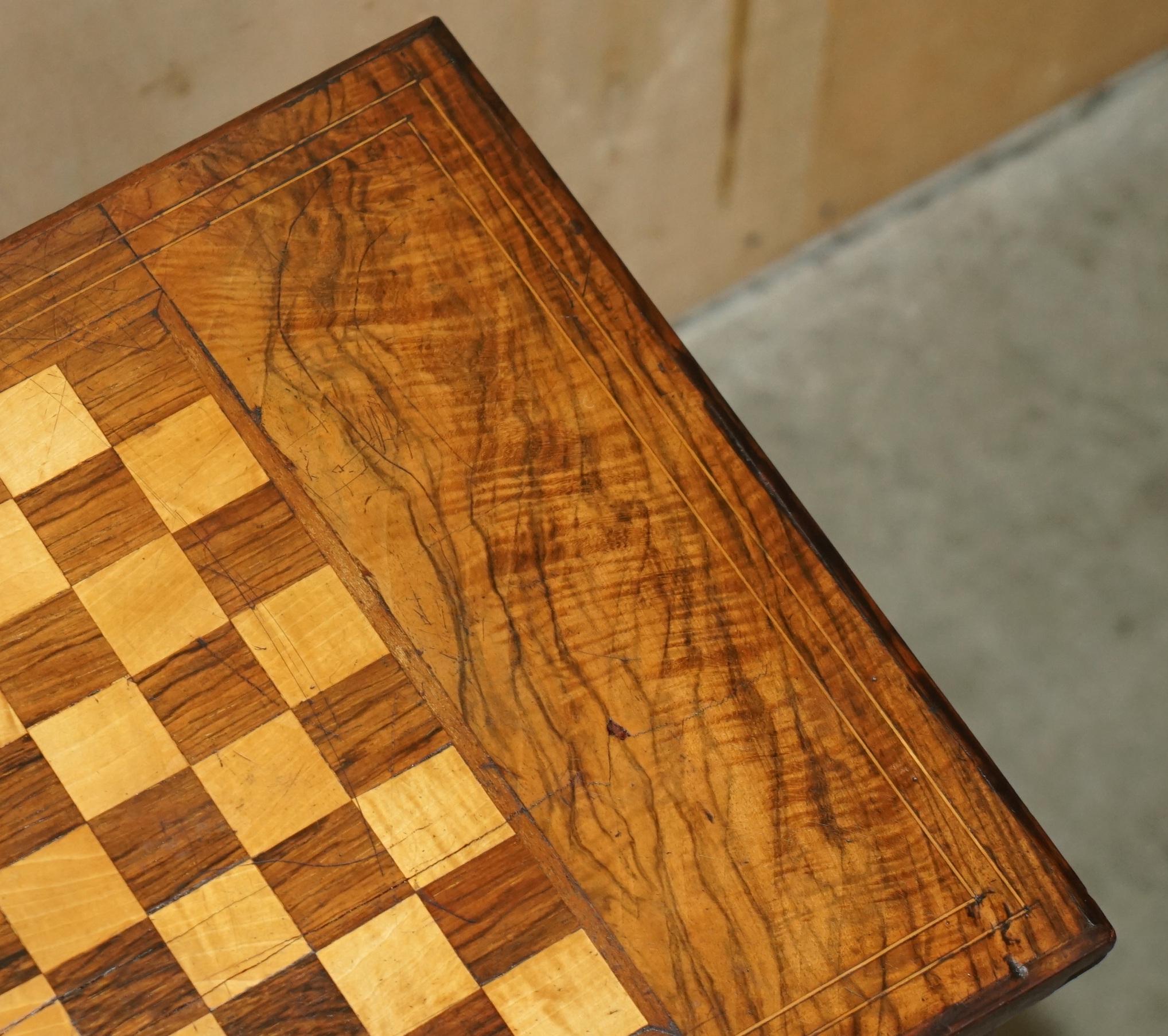 EXQUISITE WALNUT SATINWOOD & HARDWOOD ANTIQUE ViCTORIAN CHESSBOARD GAMES TABLE For Sale 1