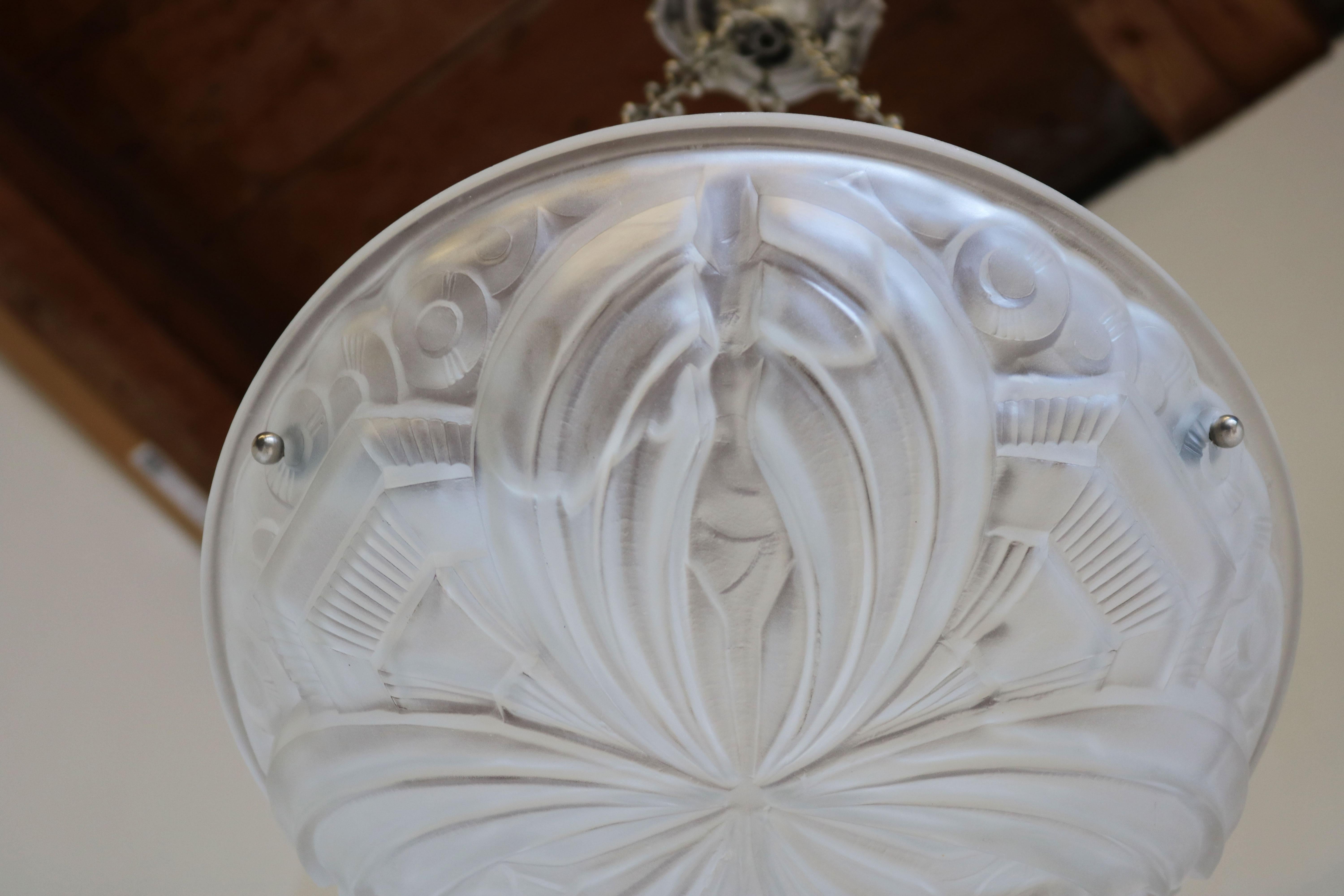 Exquisite weißer geometrischer französischer antiker Art-Déco-Kronleuchter, Henry Mouynet, 1930 im Zustand „Gut“ im Angebot in Ijzendijke, NL