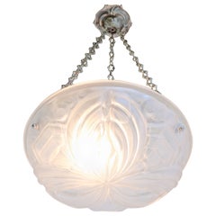 Squisito lampadario bianco geometrico francese antico Art Deco 1930 Henry Mouynet