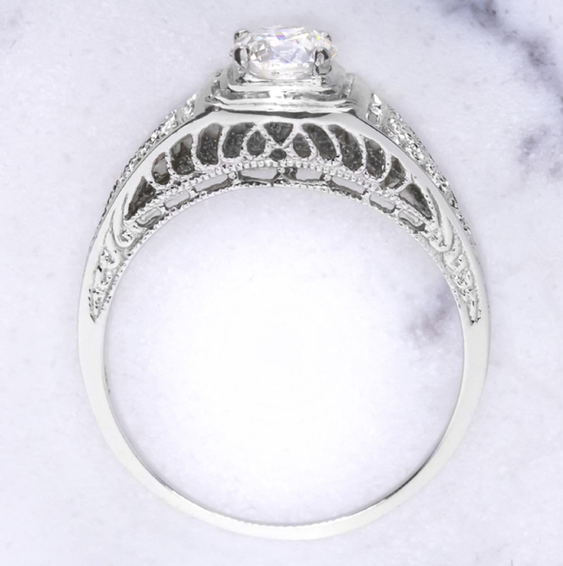 Art Deco Exquisite White Gold Handmade Round Diamond Solitaire Ring
