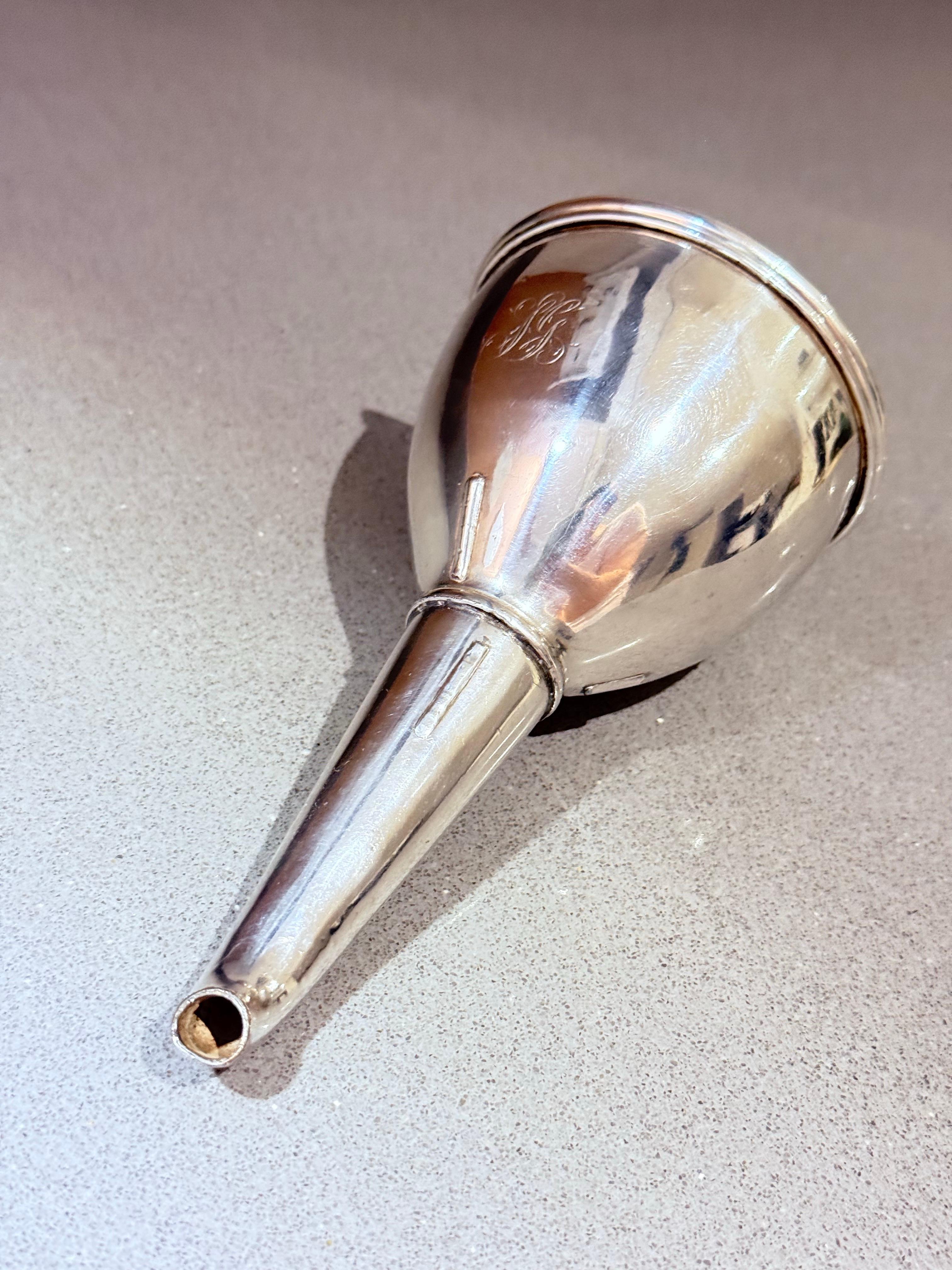 Exquisite Wein Trichter Antike Silber Platte vergoldet Superb Qualität Vintage Barware (Frühes 20. Jahrhundert) im Angebot