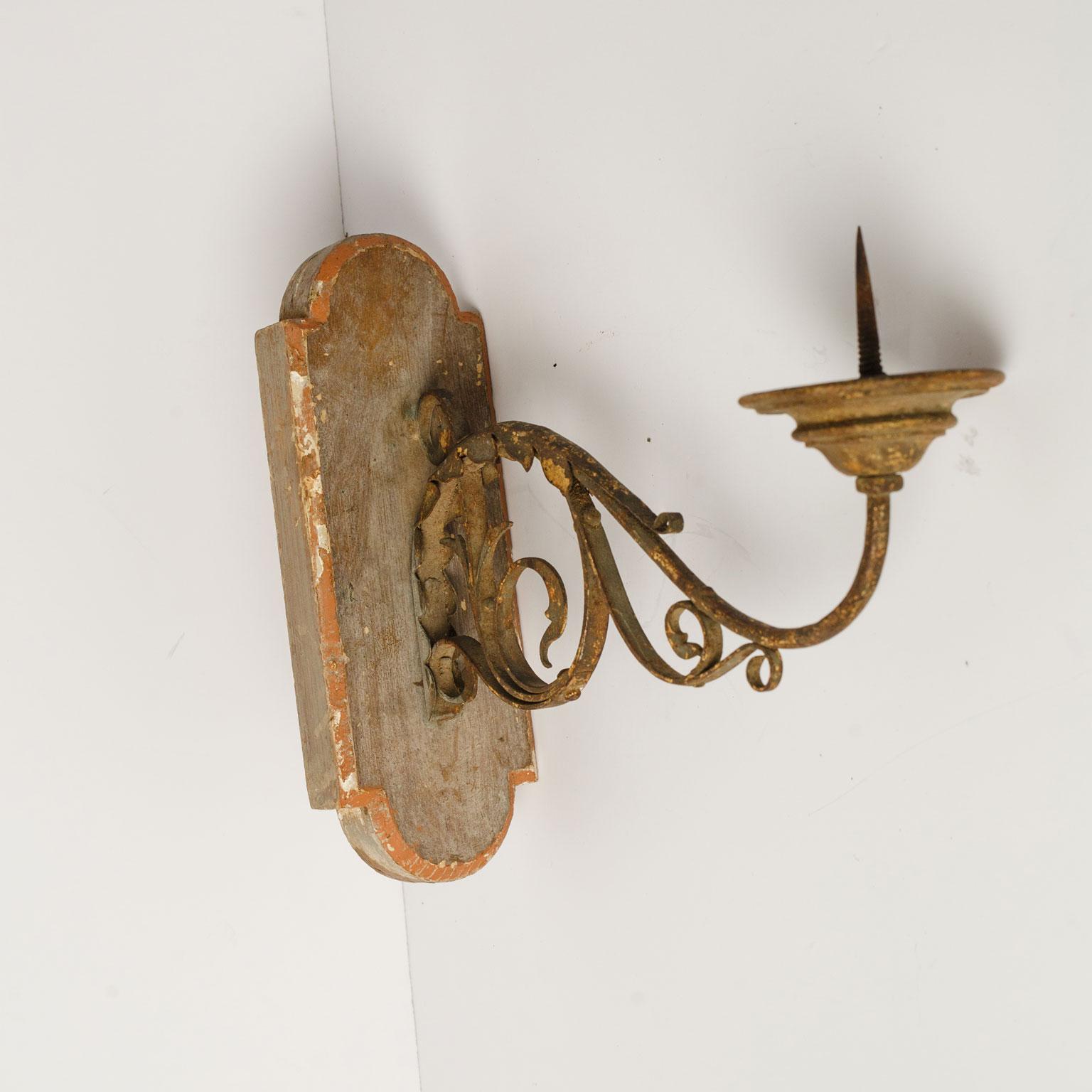 Antique Italian Wood and Iron Sconce of Paint over Gesso In Good Condition In Houston, TX