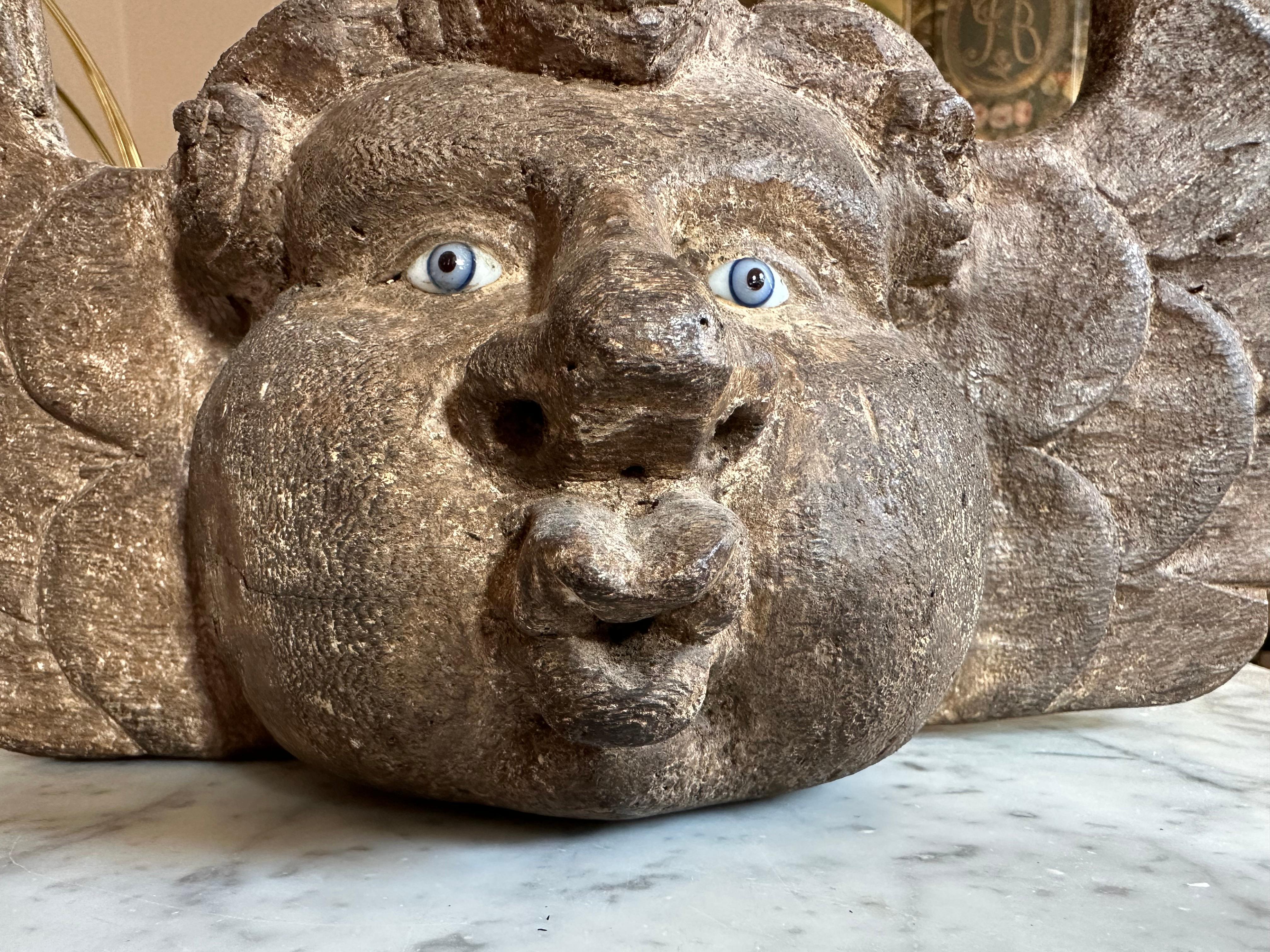Inizio XIX secolo Squisita testa di cherubino in legno con occhi di vetro, 1800 ca. in vendita