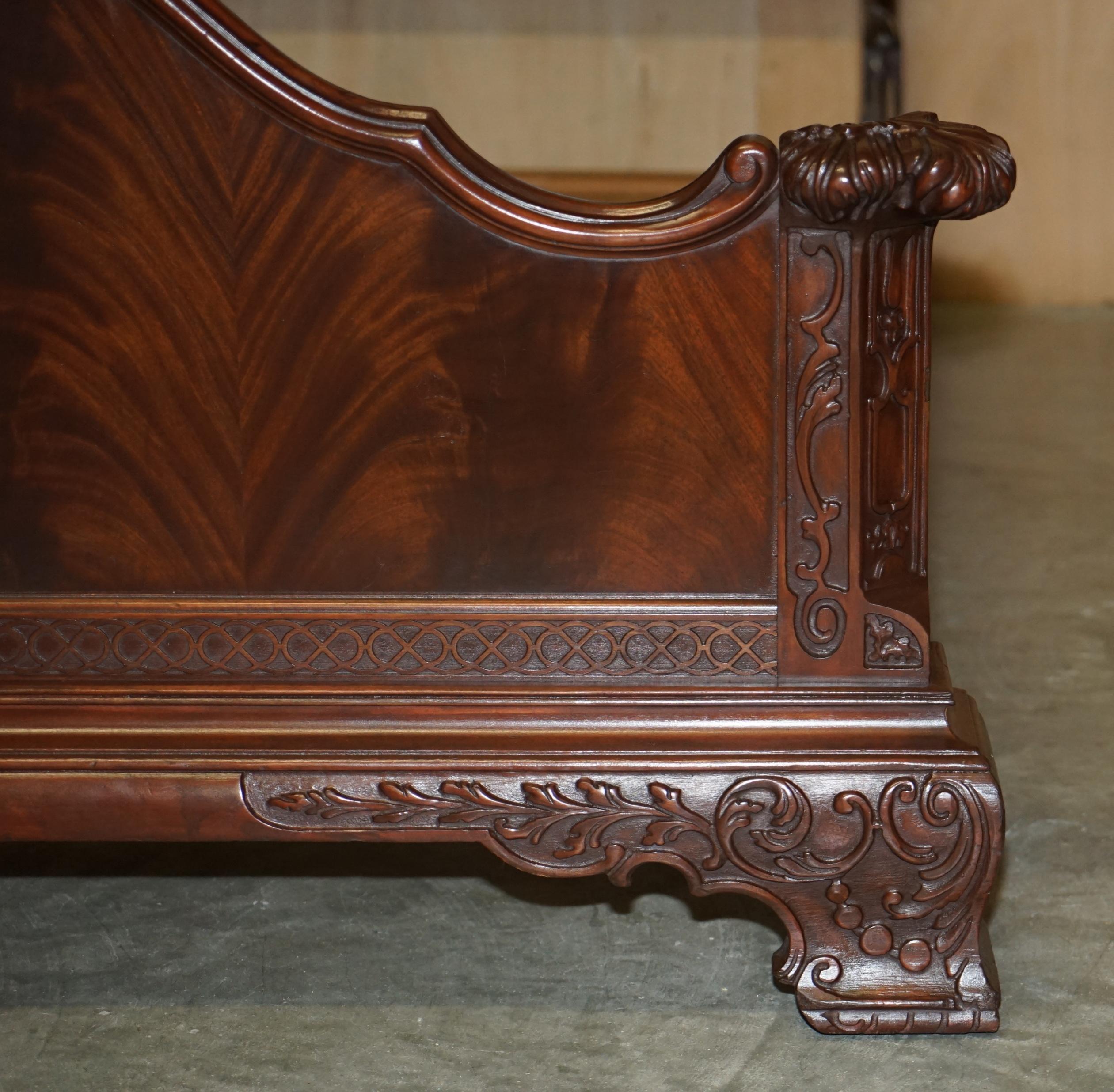 EXQUISITELY CARVED ANTIQUE ViCTORIAN CIRCA 1880 FLAMED HARDWOOD DOUBLE BED FRAME For Sale 1