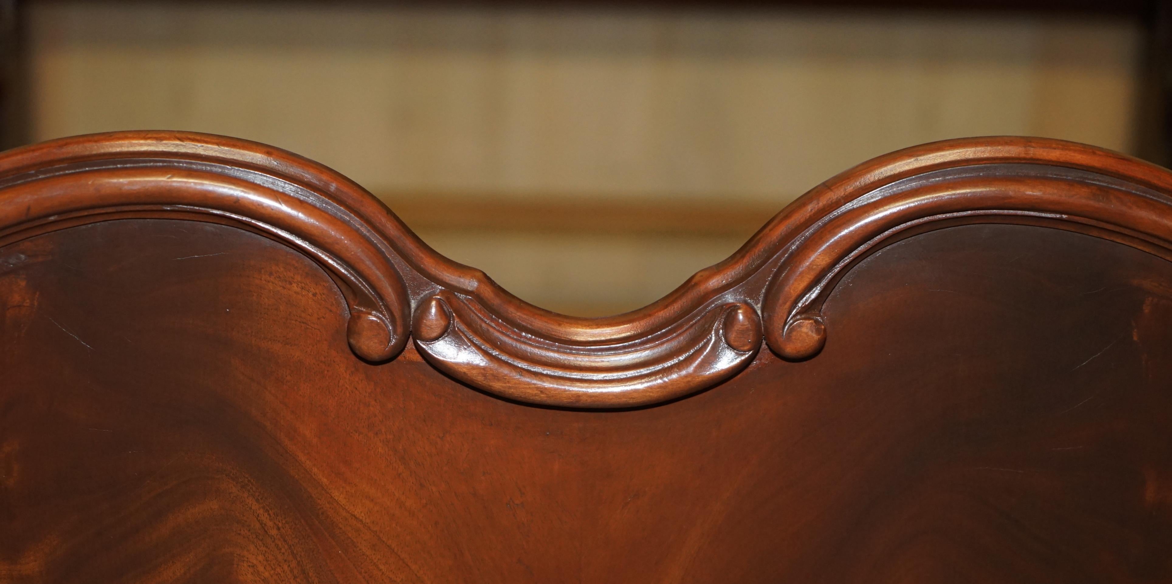 EXQUISITELY CARVED ANTIQUE ViCTORIAN CIRCA 1880 FLAMED HARDWOOD DOUBLE BED FRAME For Sale 2