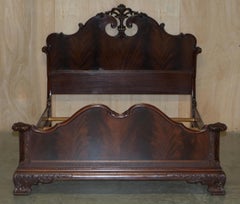 EXQUISITELY CARVED ANTIQUE ViCTORIAN CIRCA 1880 FLAMED HARDWOOD DOUBLE BED FRAME