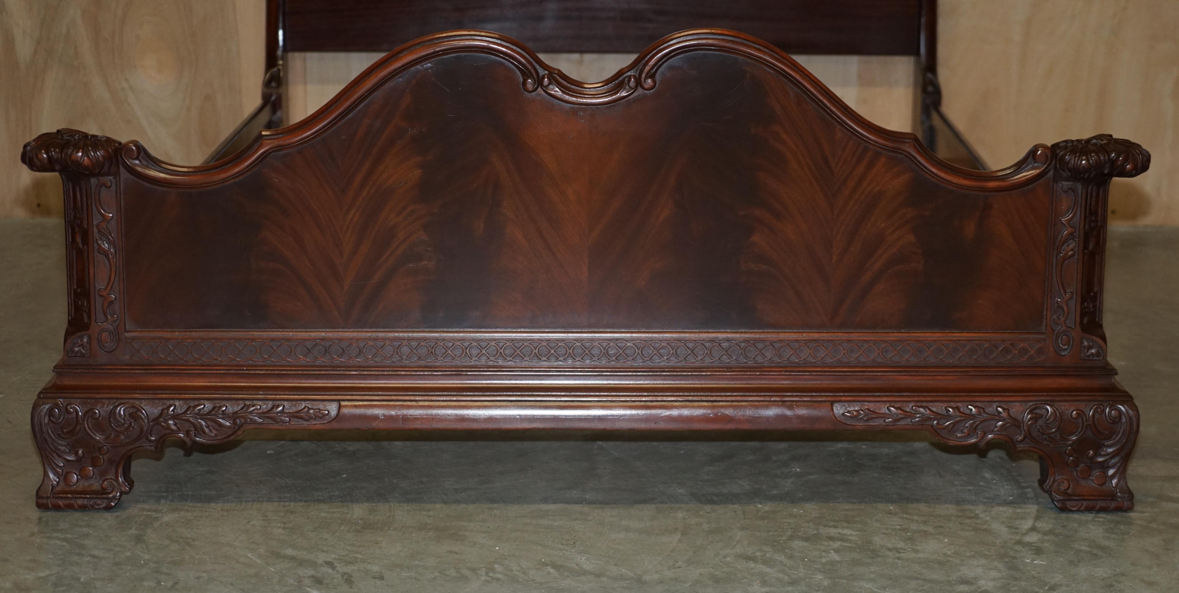 Late 19th Century EXQUISITELY CARVED ANTIQUE ViCTORIAN CIRCA 1880 FLAMED HARDWOOD DOUBLE BED FRAME For Sale