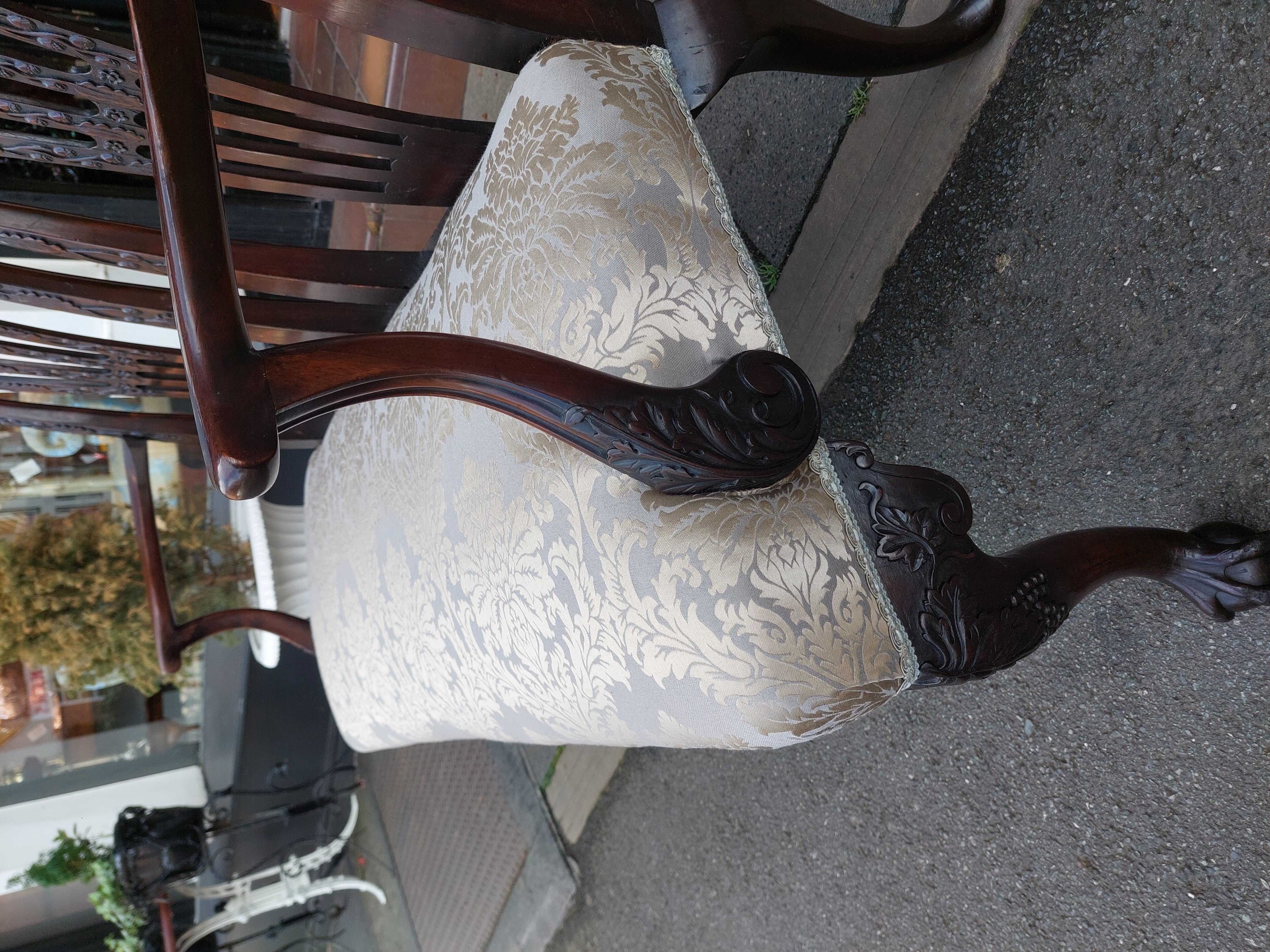 Sofá Settee de 2 plazas de caoba exquisitamente tallado principios del siglo XX en venta