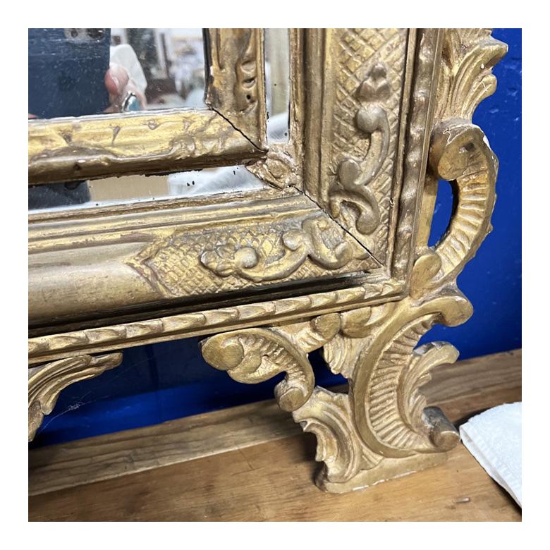 20ième siècle Miroir doré rococo français sculpté - 18e siècle en vente
