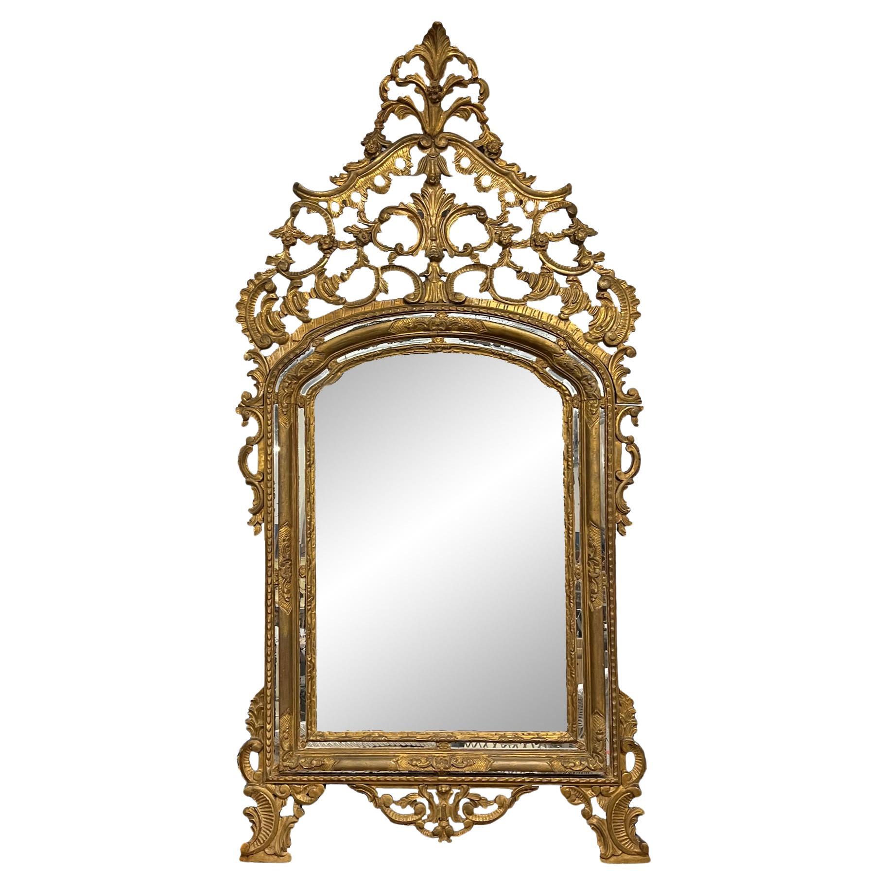 Miroir doré rococo français sculpté - 18e siècle en vente