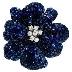 Vintage Exquisitely Crafted Invisible Set 18K White Gold and Blue Sapphire Flower Pin