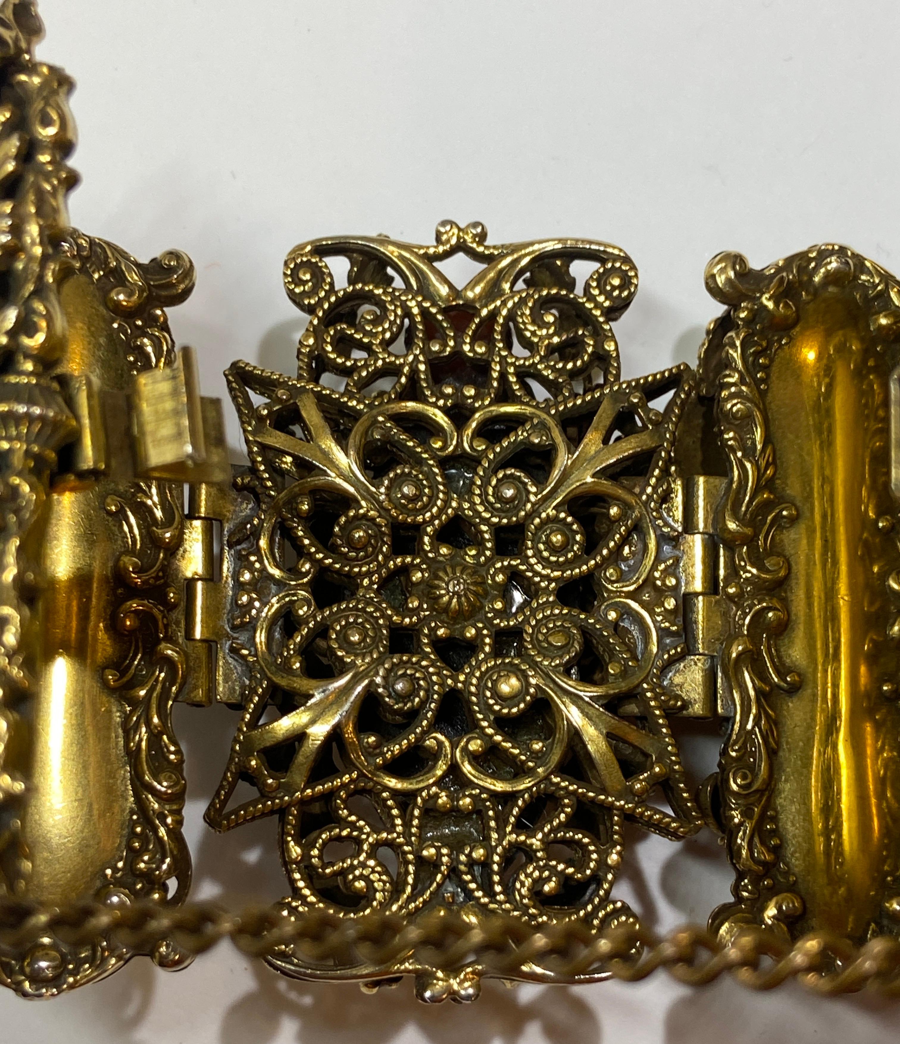 Pièce maîtresse baroque magique et délicatement détaillée Bracelet unique en son genre  en vente 6