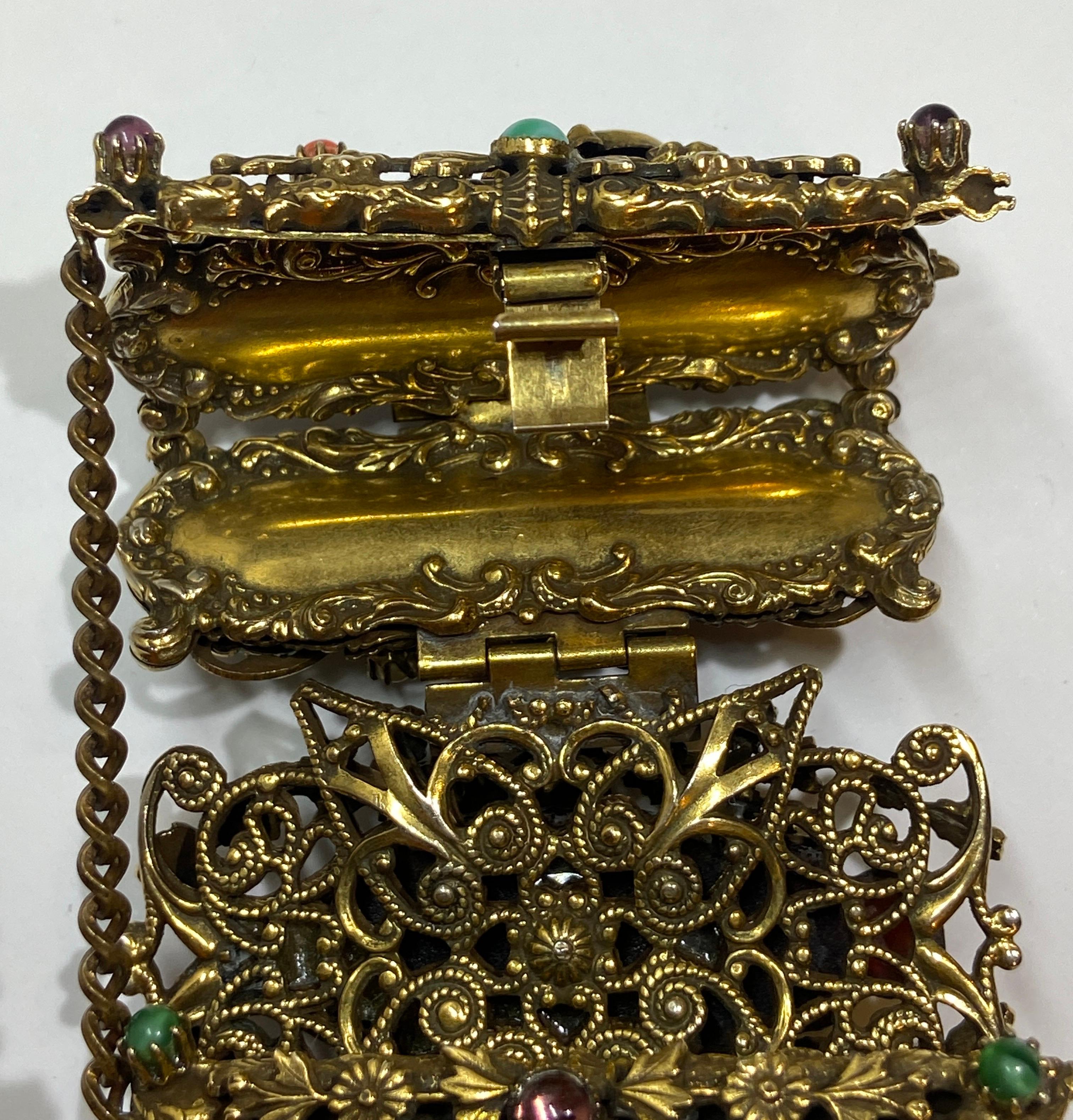 Pièce maîtresse baroque magique et délicatement détaillée Bracelet unique en son genre  en vente 7