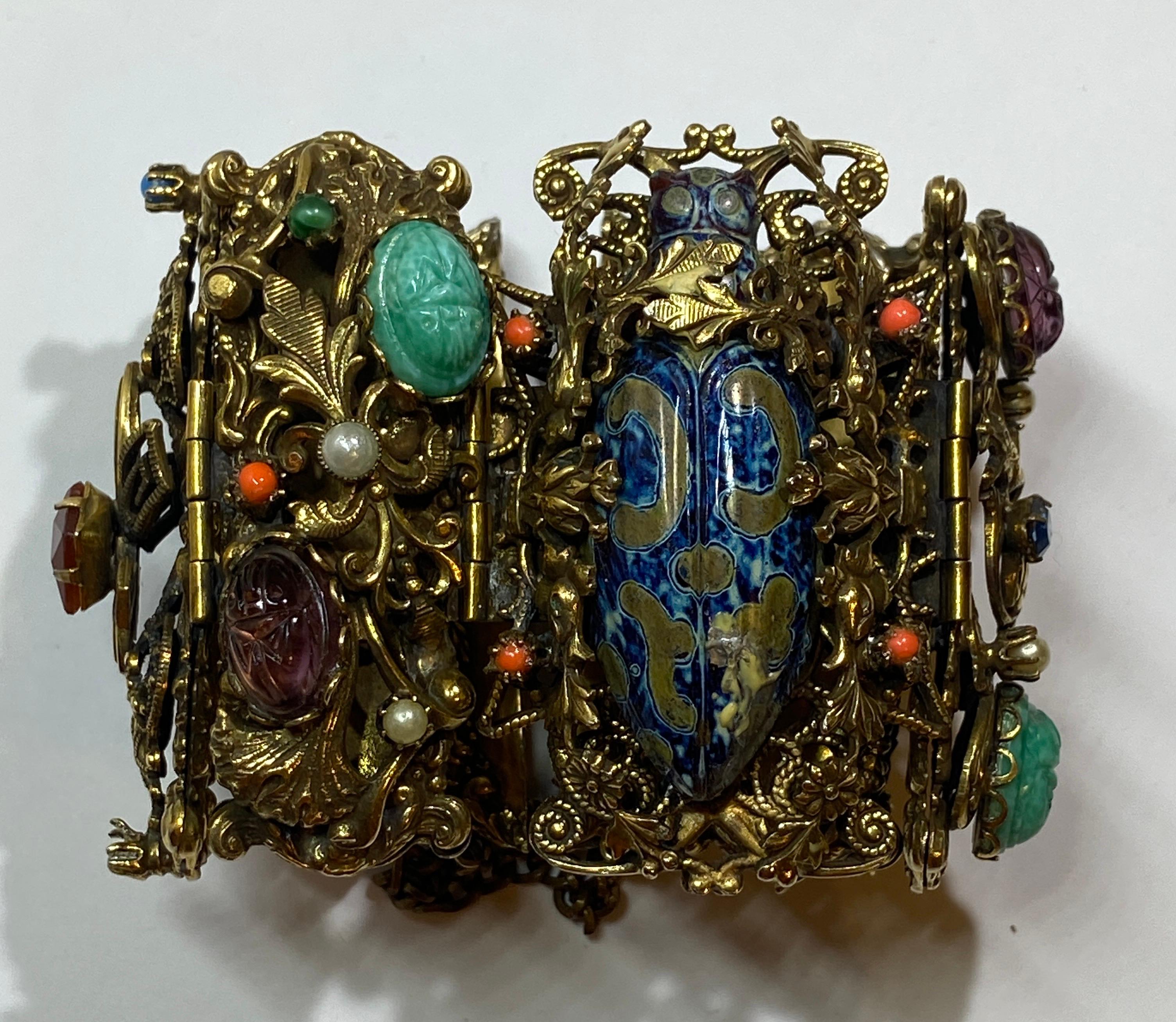Pièce maîtresse baroque magique et délicatement détaillée Bracelet unique en son genre  en vente 8