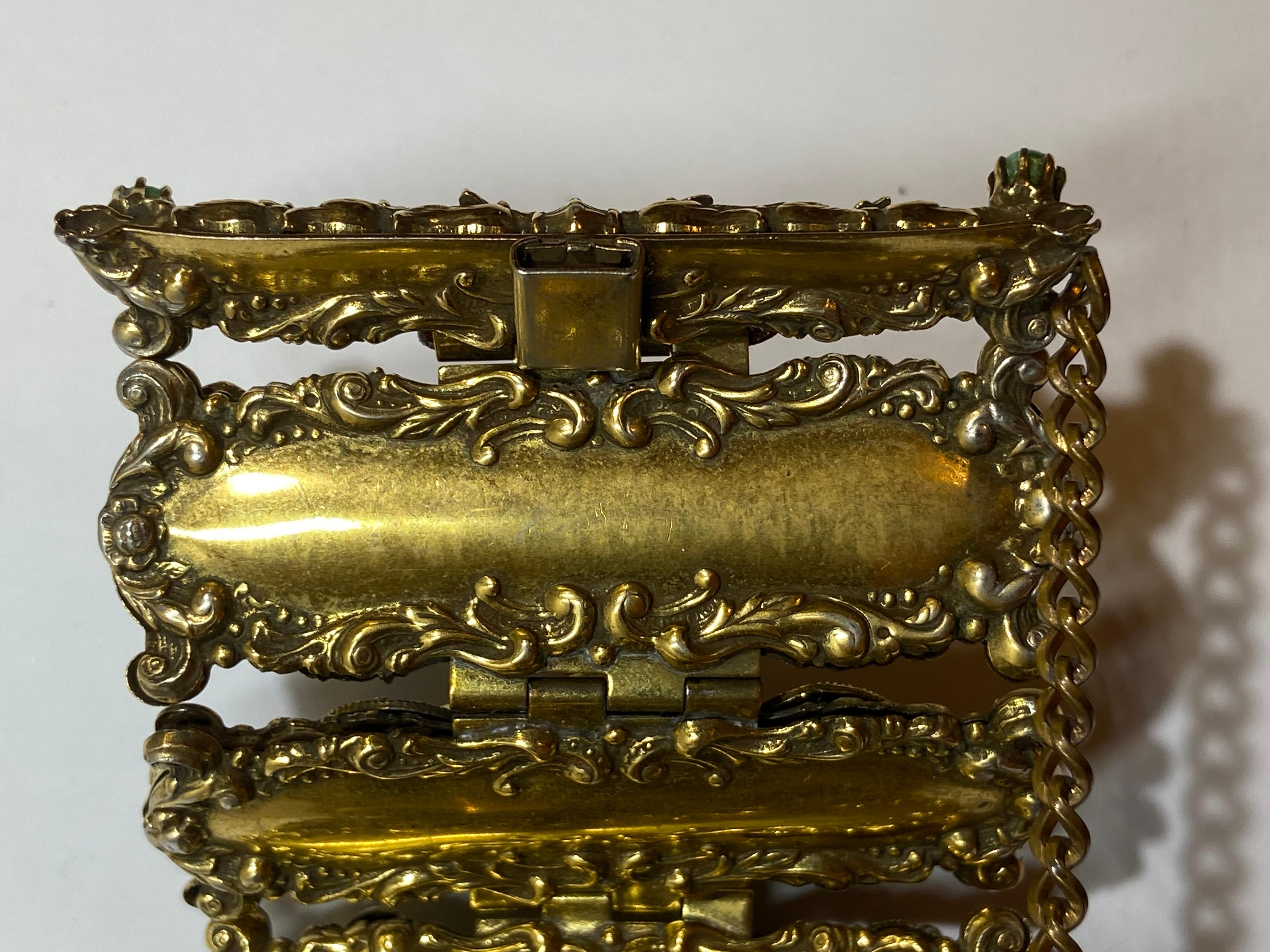Pièce maîtresse baroque magique et délicatement détaillée Bracelet unique en son genre  en vente 15