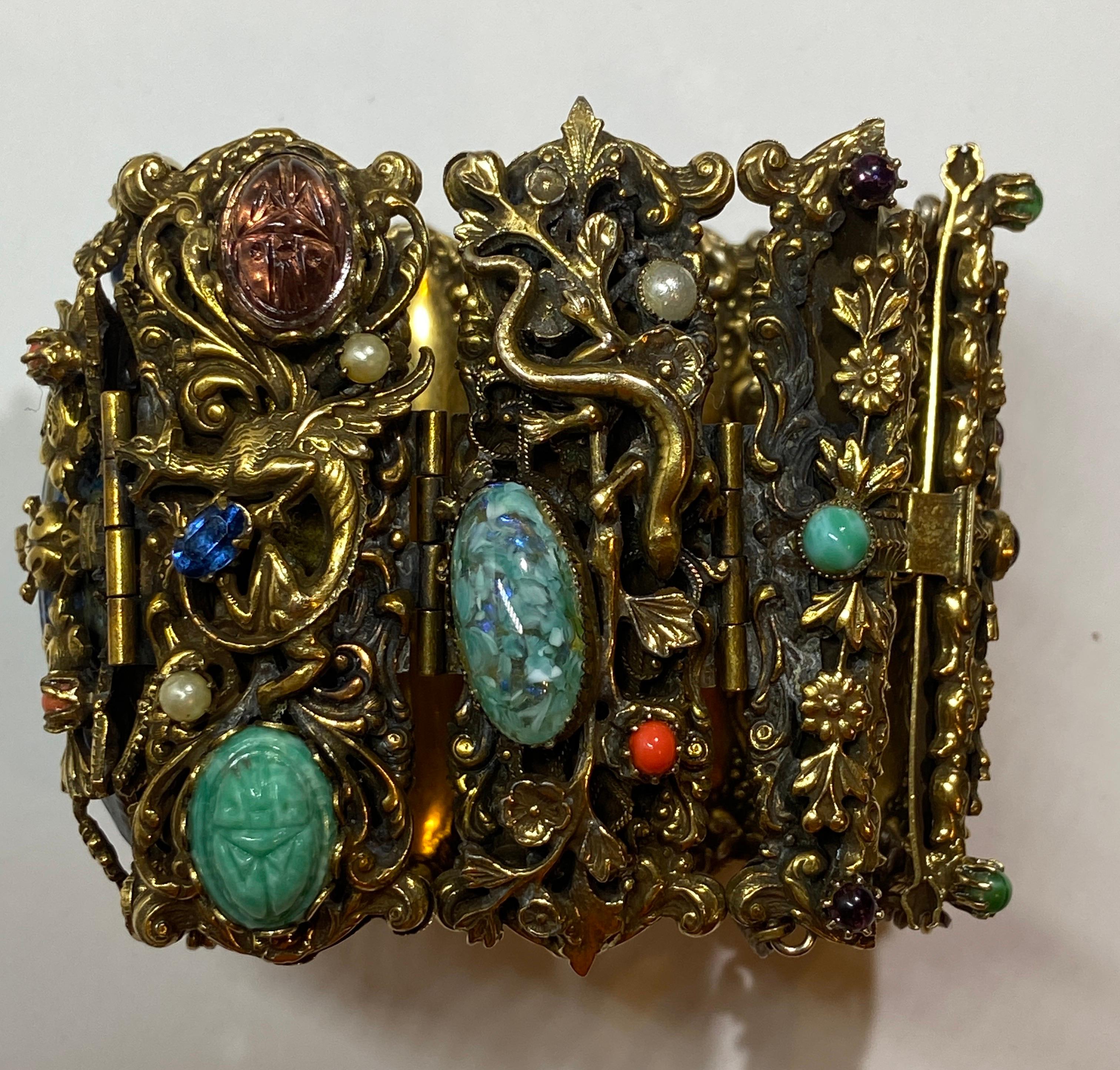 Exquisiter detaillierter magischer Barock-Armband „Showpiece“ Einzigartig  im Zustand „Gut“ im Angebot in New York, NY