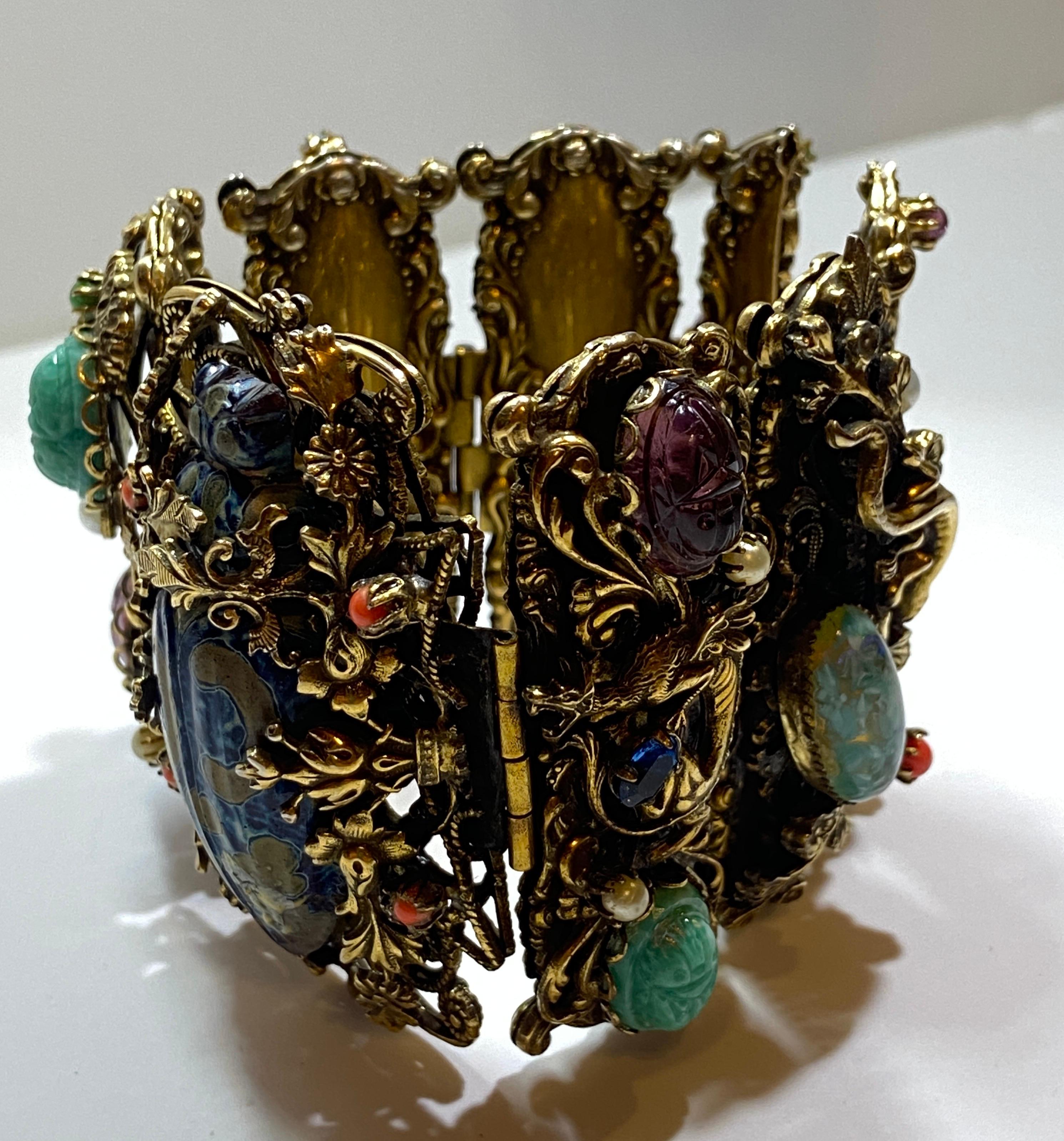 Pièce maîtresse baroque magique et délicatement détaillée Bracelet unique en son genre  en vente 2