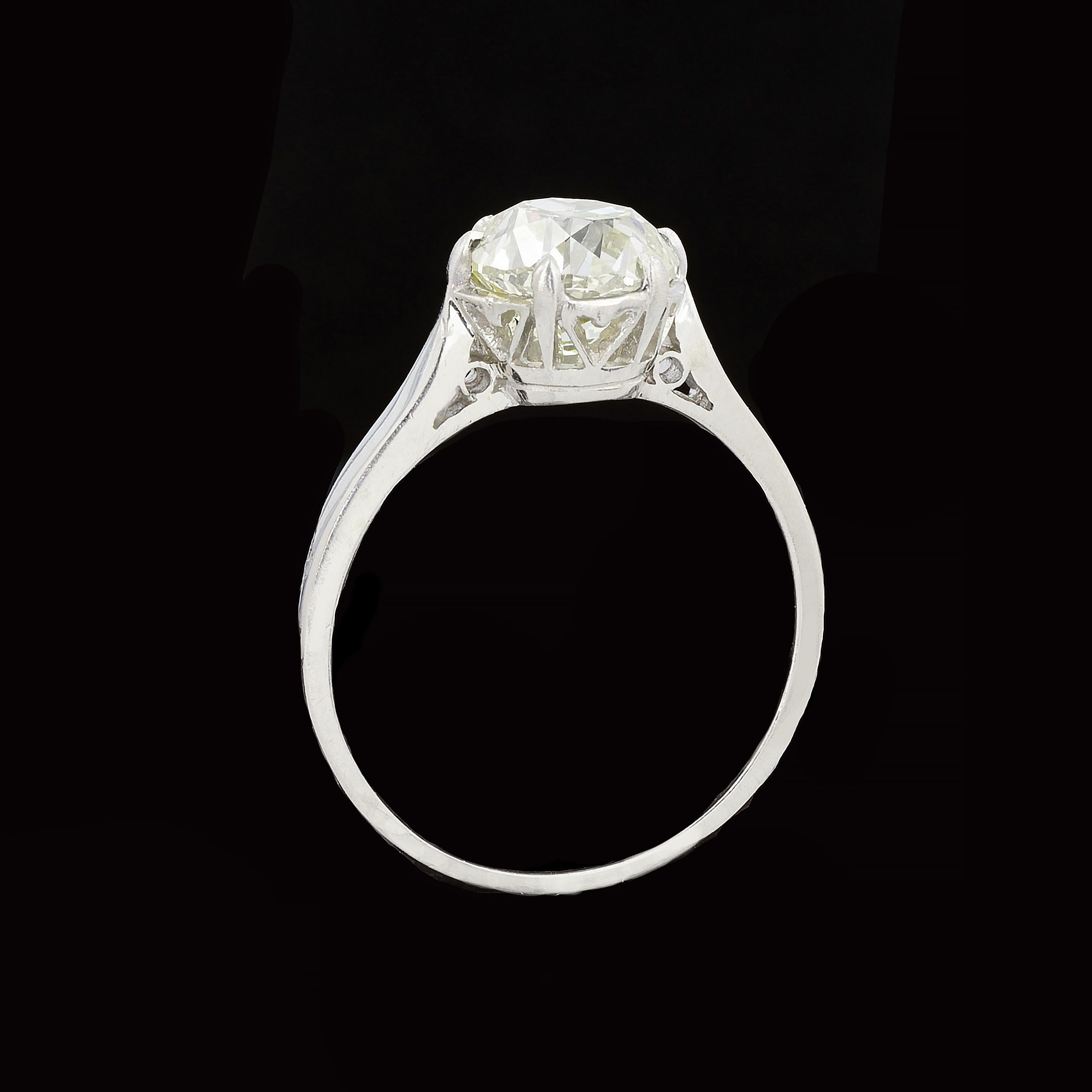 Taille vieille Europe Bague en diamant européen ancien d'une élégance exquise en vente