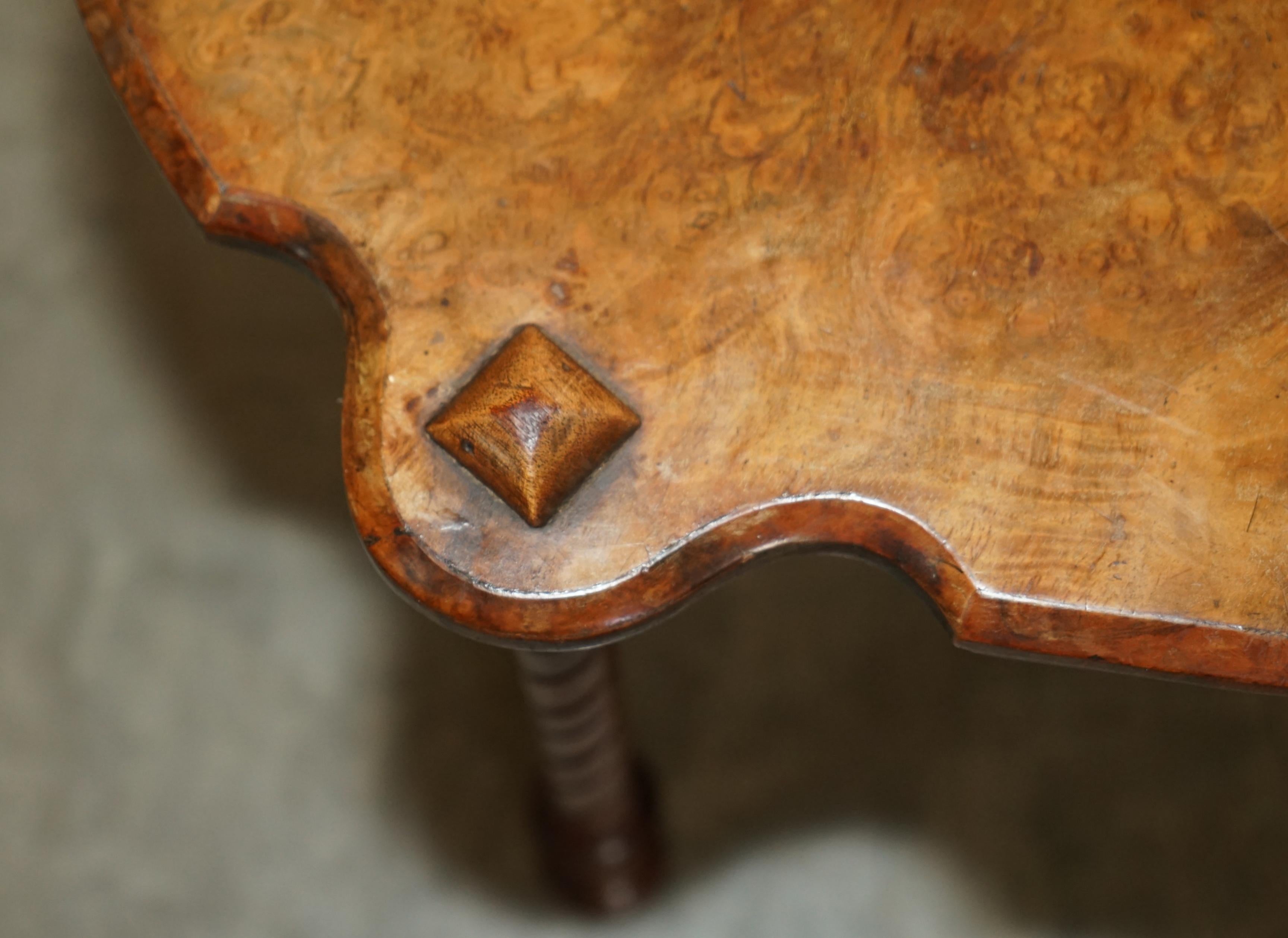 Exquisitely Hand Carved Burr Walnut Coffee Cocktail Table Lovely Turned Legs For Sale 4