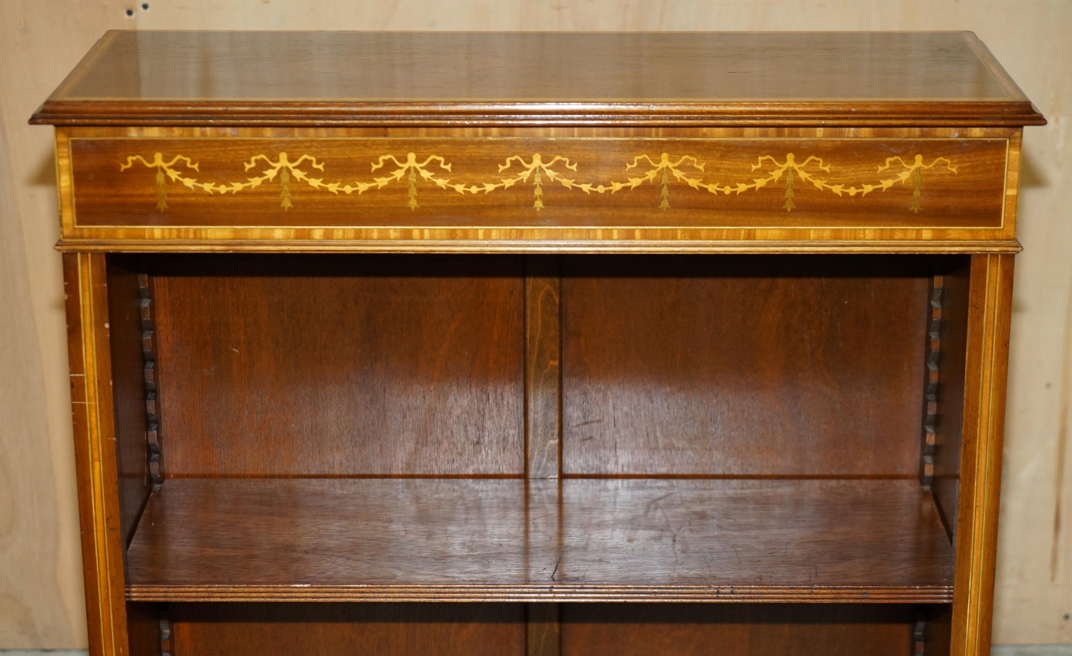 Hand-Crafted EXQUISITELY INLAID BRiGHTS OF NETTLEBED SHERATON REVIVAL DWARF OPEN BOOKCASE For Sale