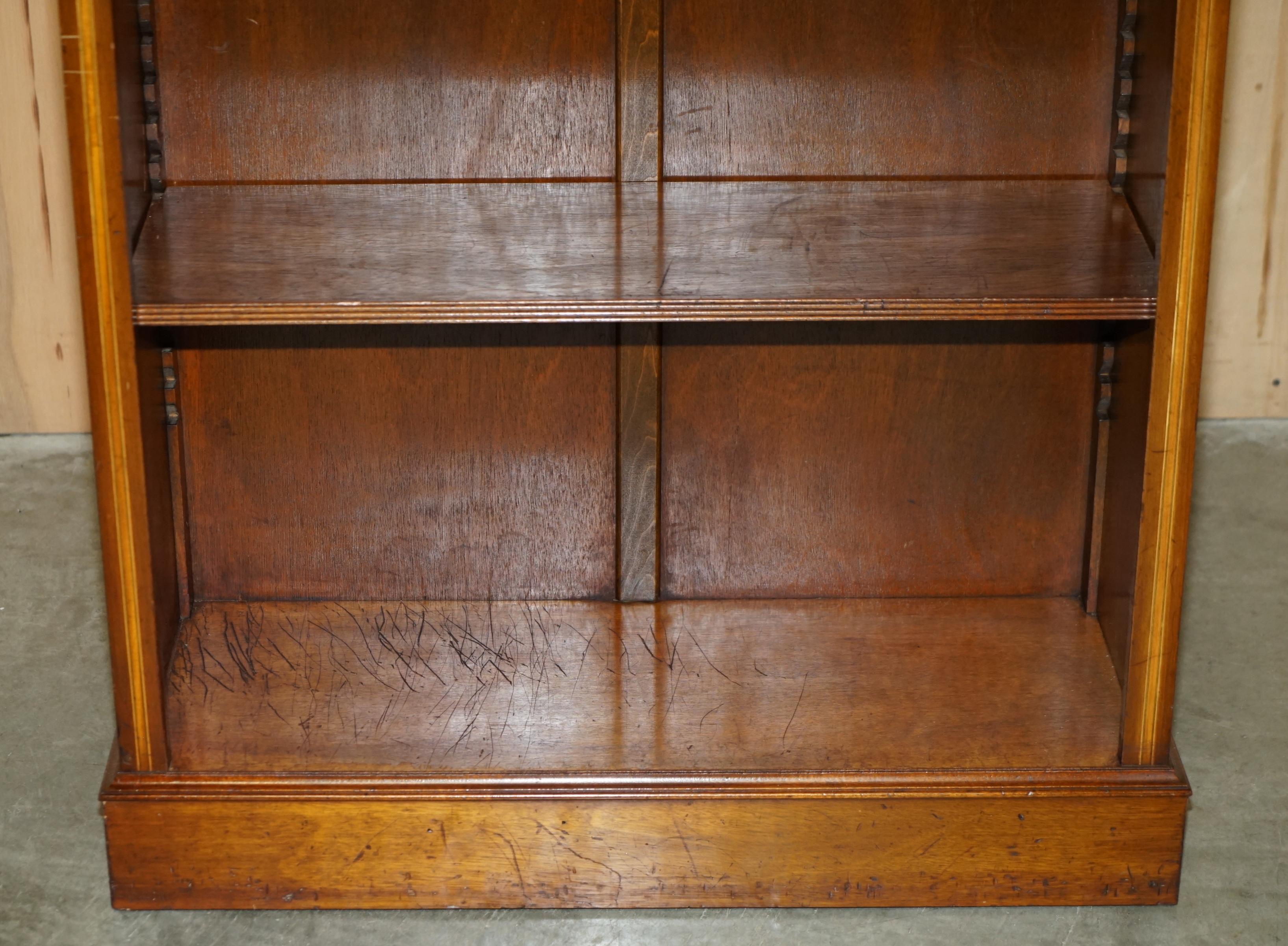 20th Century EXQUISITELY INLAID BRiGHTS OF NETTLEBED SHERATON REVIVAL DWARF OPEN BOOKCASE For Sale