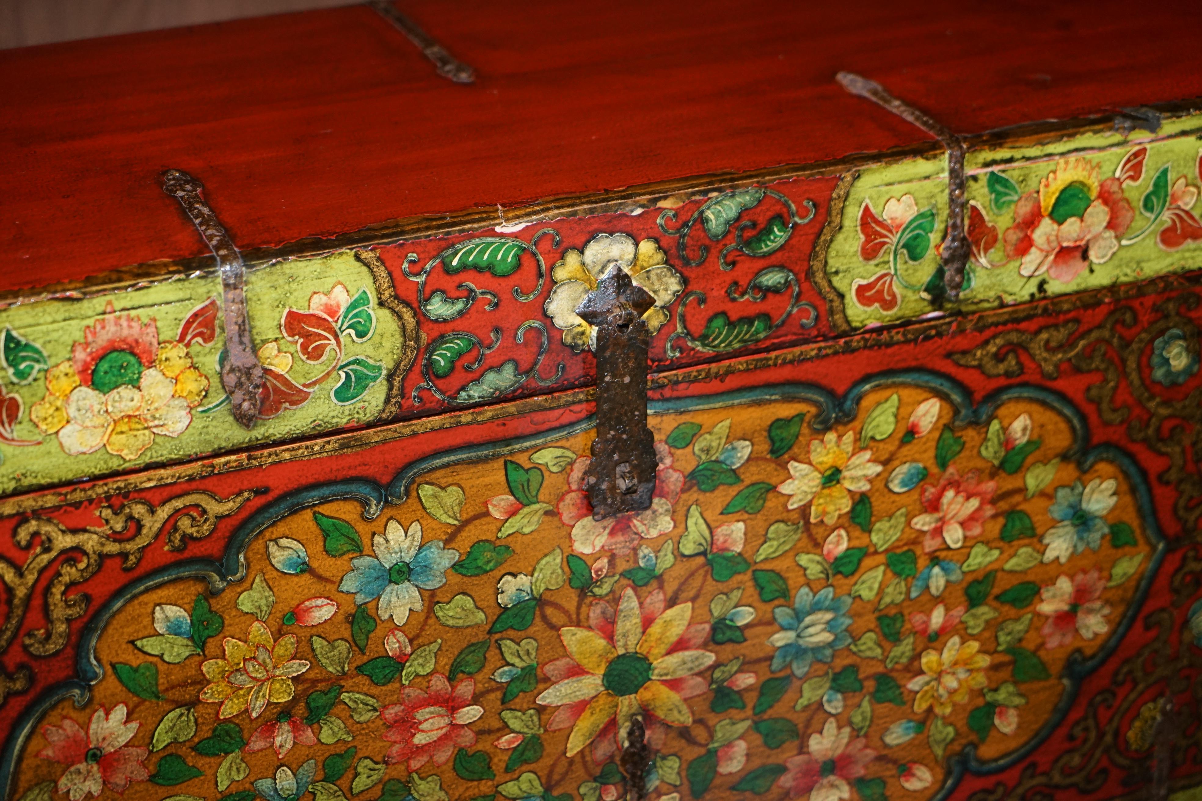 Exquiste Hand Painted Oriental Chinese Linen Trunk or Chest Very Decorative For Sale 4