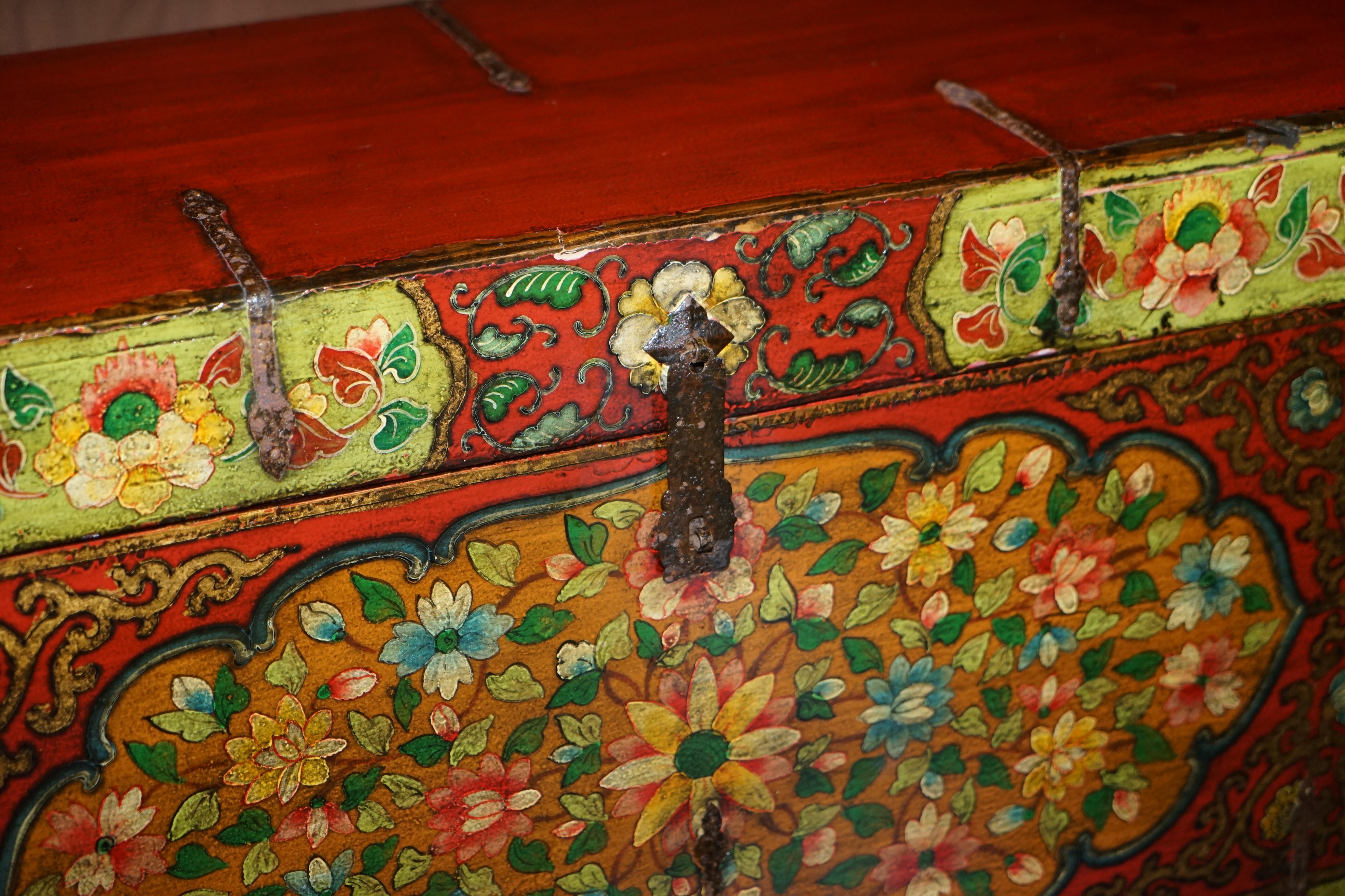 Exquiste Hand Painted Oriental Chinese Linen Trunk or Chest Very Decorative For Sale 5