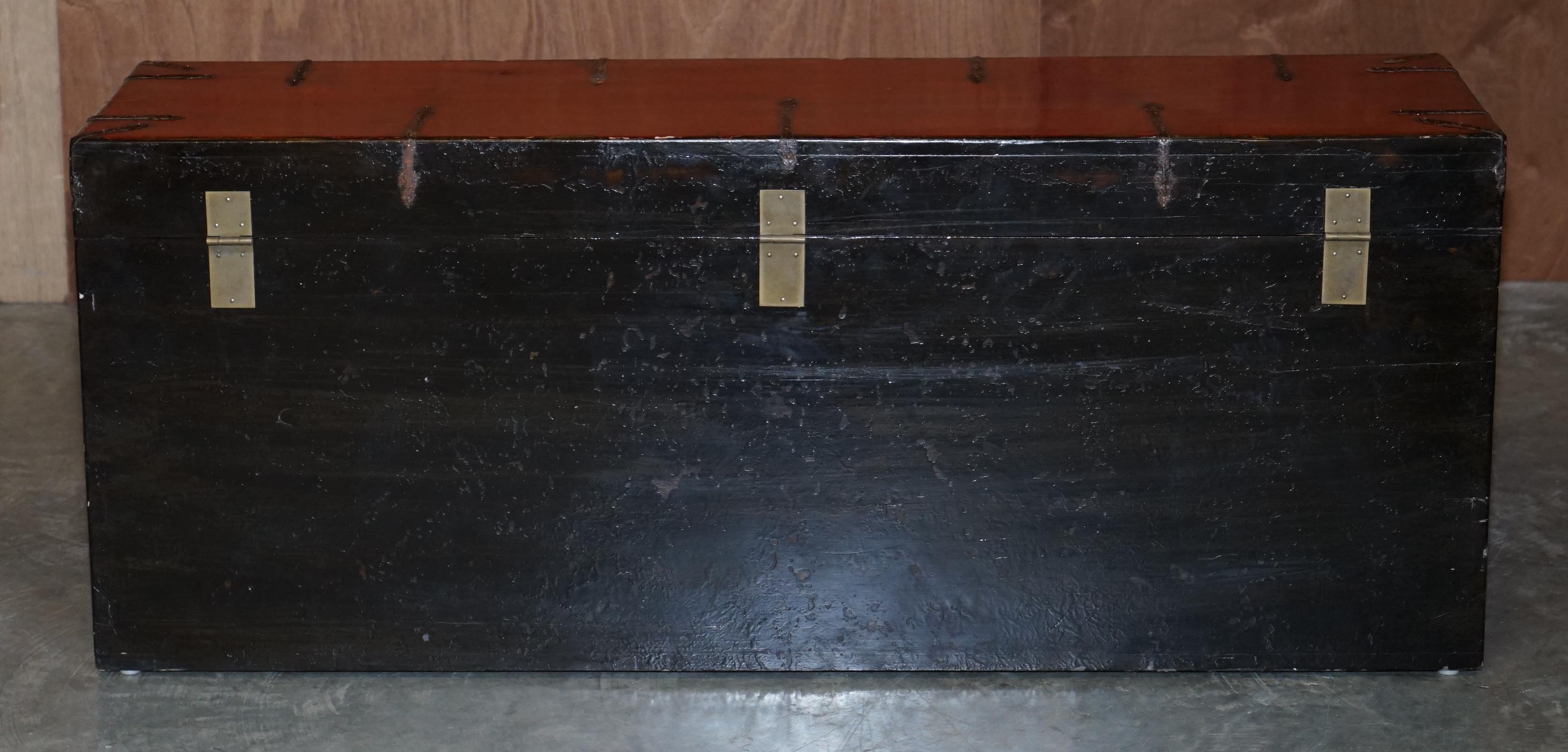 Exquiste Hand Painted Oriental Chinese Linen Trunk or Chest Very Decorative For Sale 6