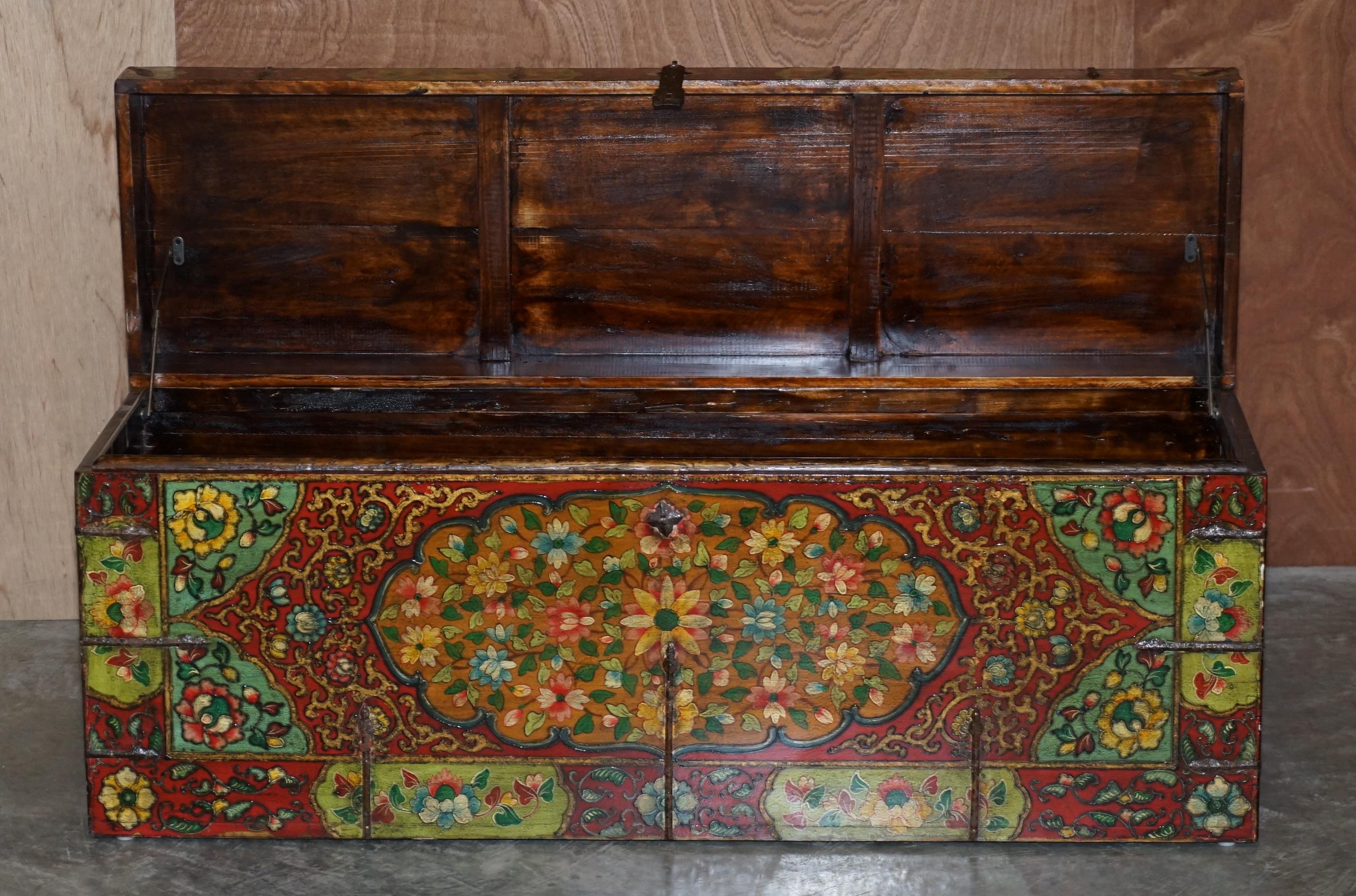 Exquiste Hand Painted Oriental Chinese Linen Trunk or Chest Very Decorative For Sale 9