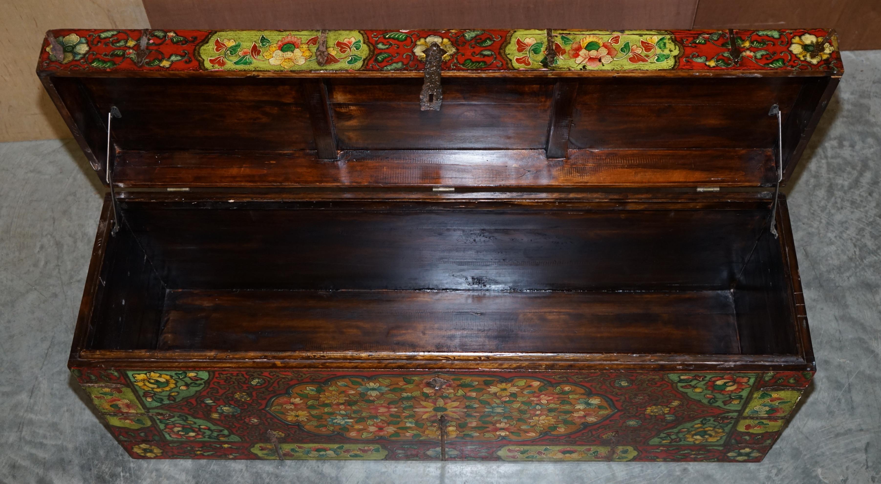 Exquiste Hand Painted Oriental Chinese Linen Trunk or Chest Very Decorative For Sale 10