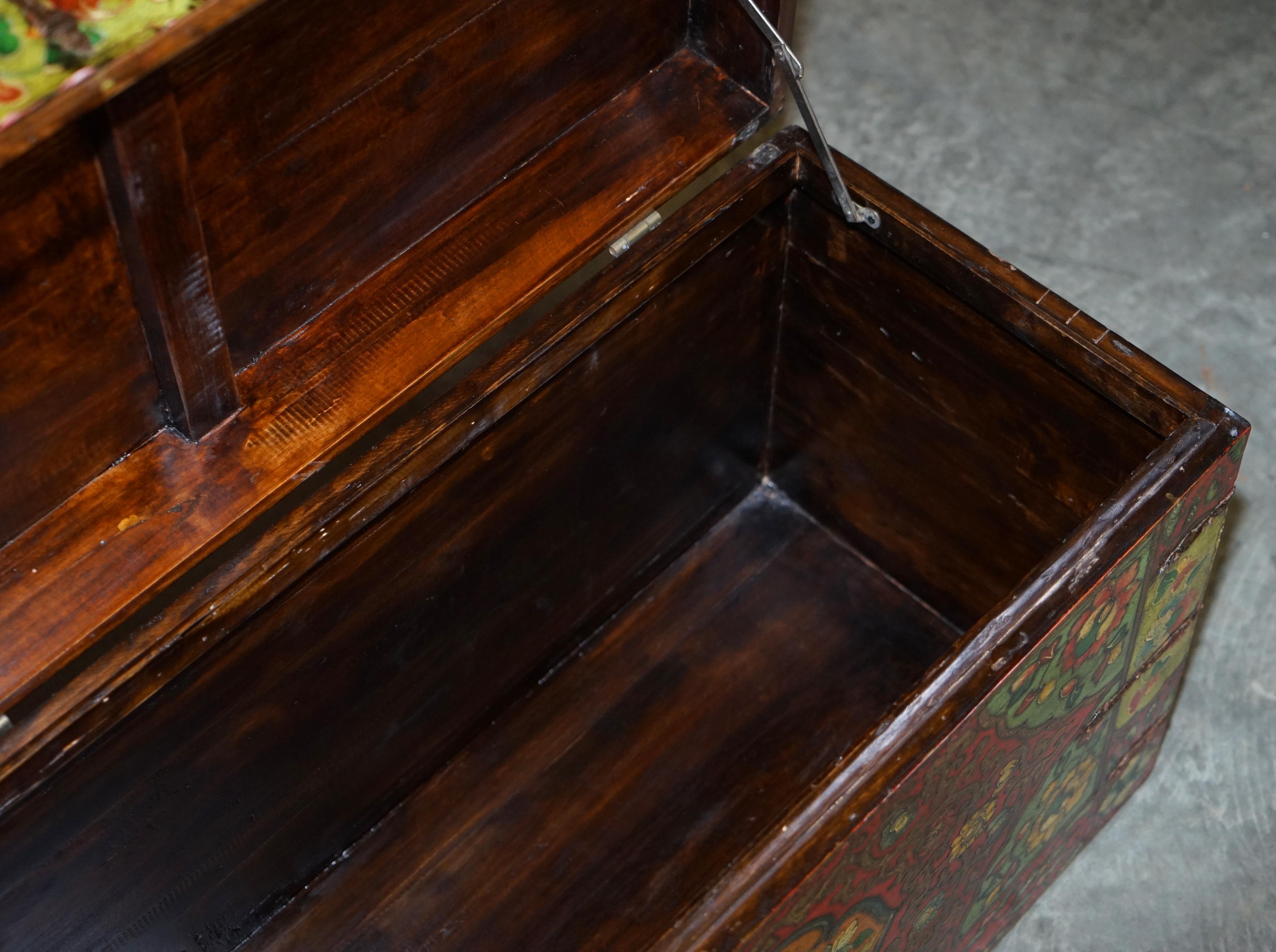 Exquiste Hand Painted Oriental Chinese Linen Trunk or Chest Very Decorative For Sale 10
