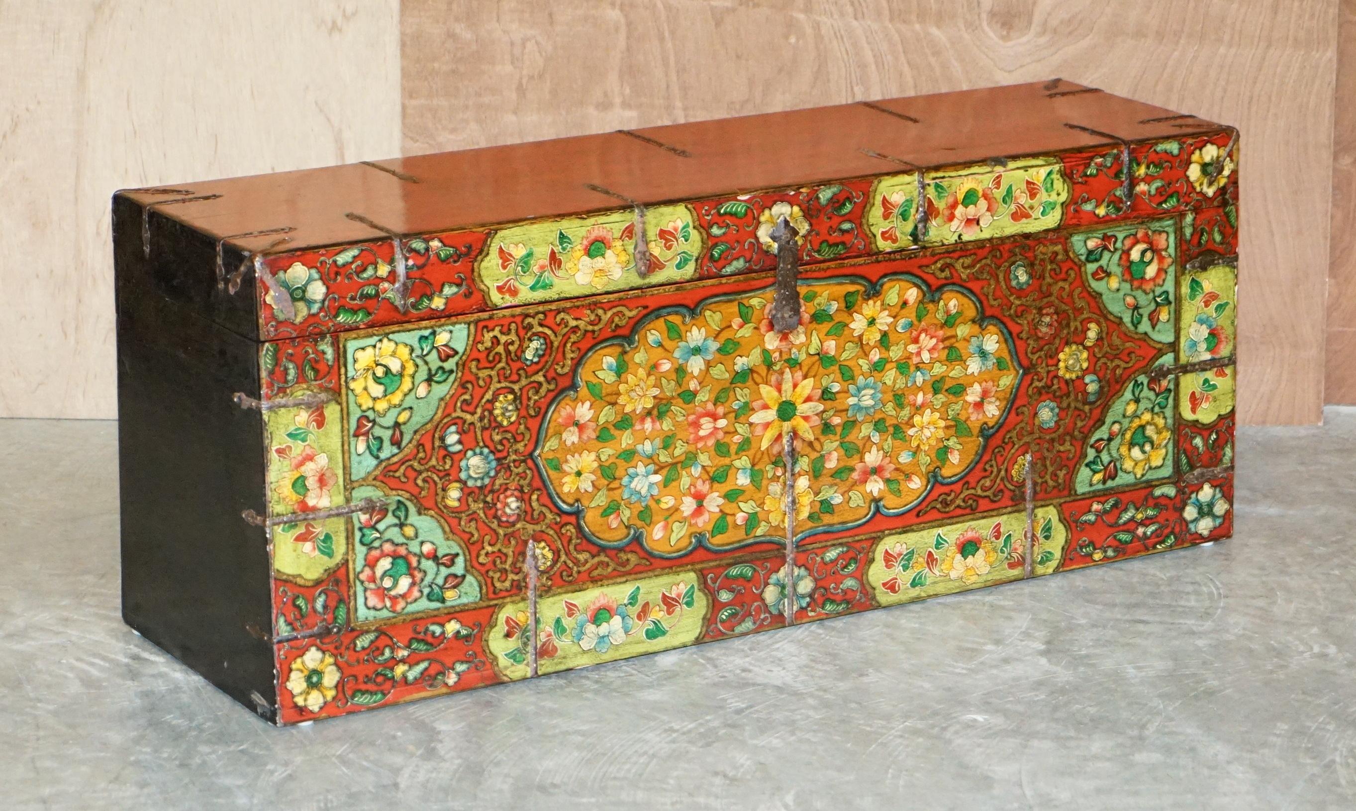 We are delighted to offer for sale this lovely vintage beautifully decorated hand painted and lacquered Oriental trunk

A very good looking and well made piece, it is larger with much brighter colours than the norm, it really is a very fine piece